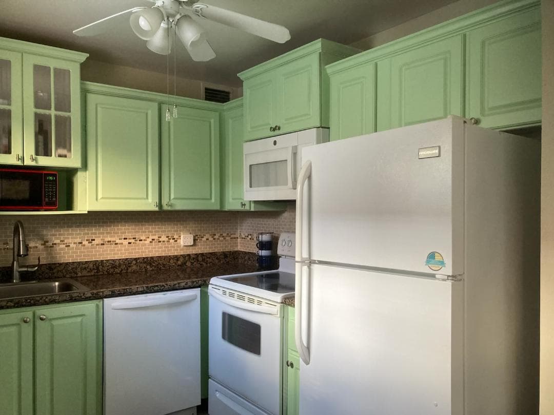 445 Saxony Way 445, Delray Beach, FL 33446 — photo 3 of 10