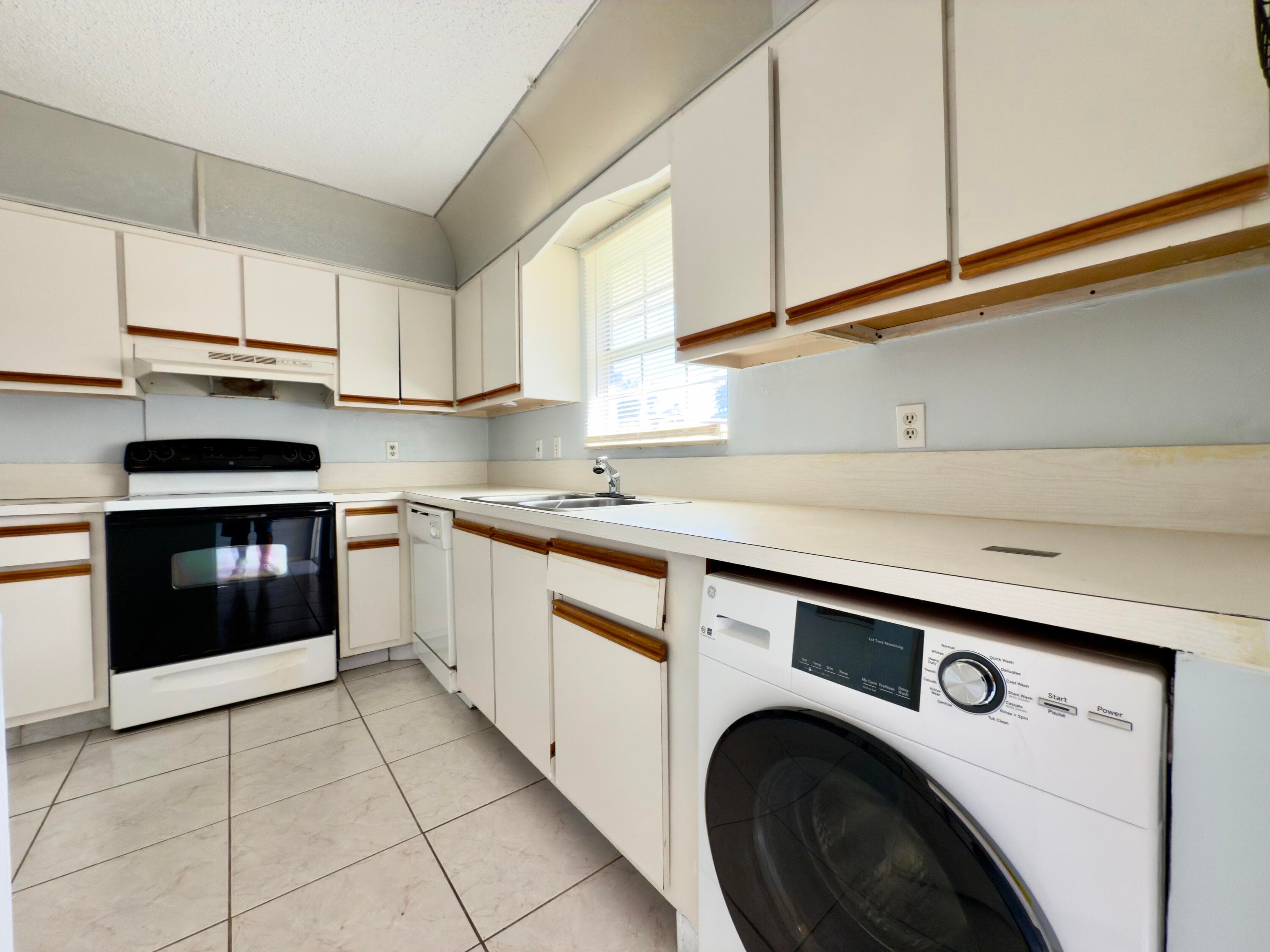 170 Amherst Lane, Lake Worth, FL 33467 — photo 4 of 33
