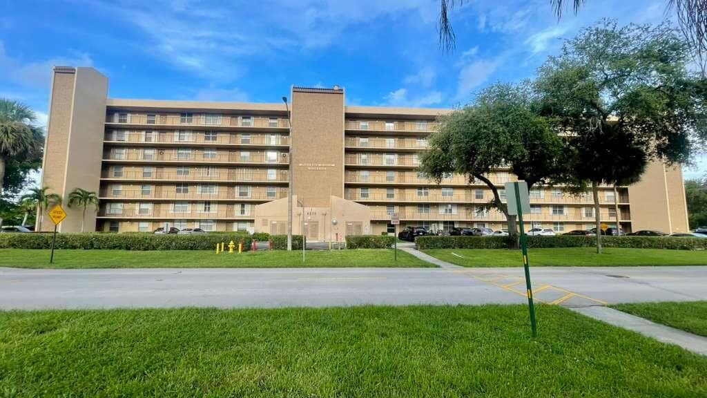 4570 NW 18th Avenue 609, Deerfield Beach, FL 33064 — photo 34 of 63