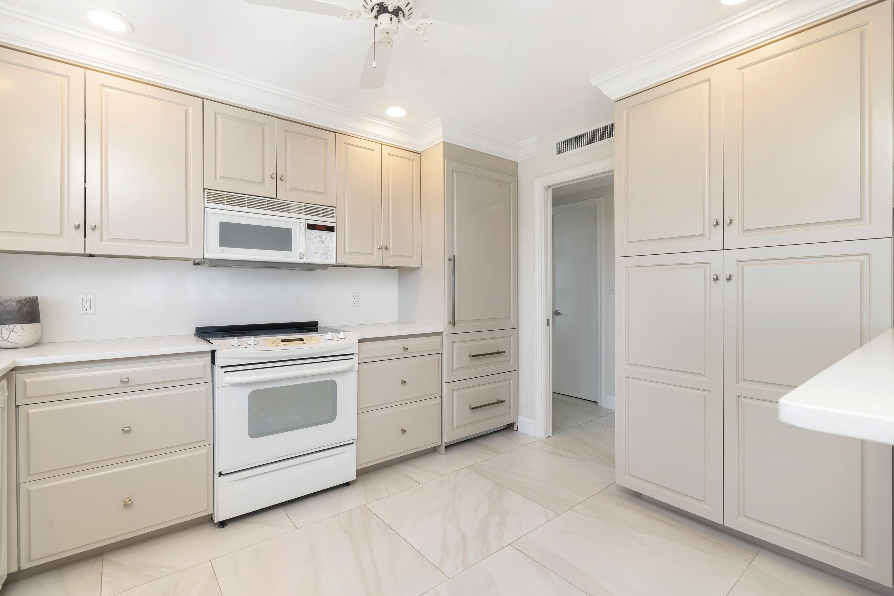400 Seasage Drive 806, Delray Beach, FL 33483 — photo 10 of 22