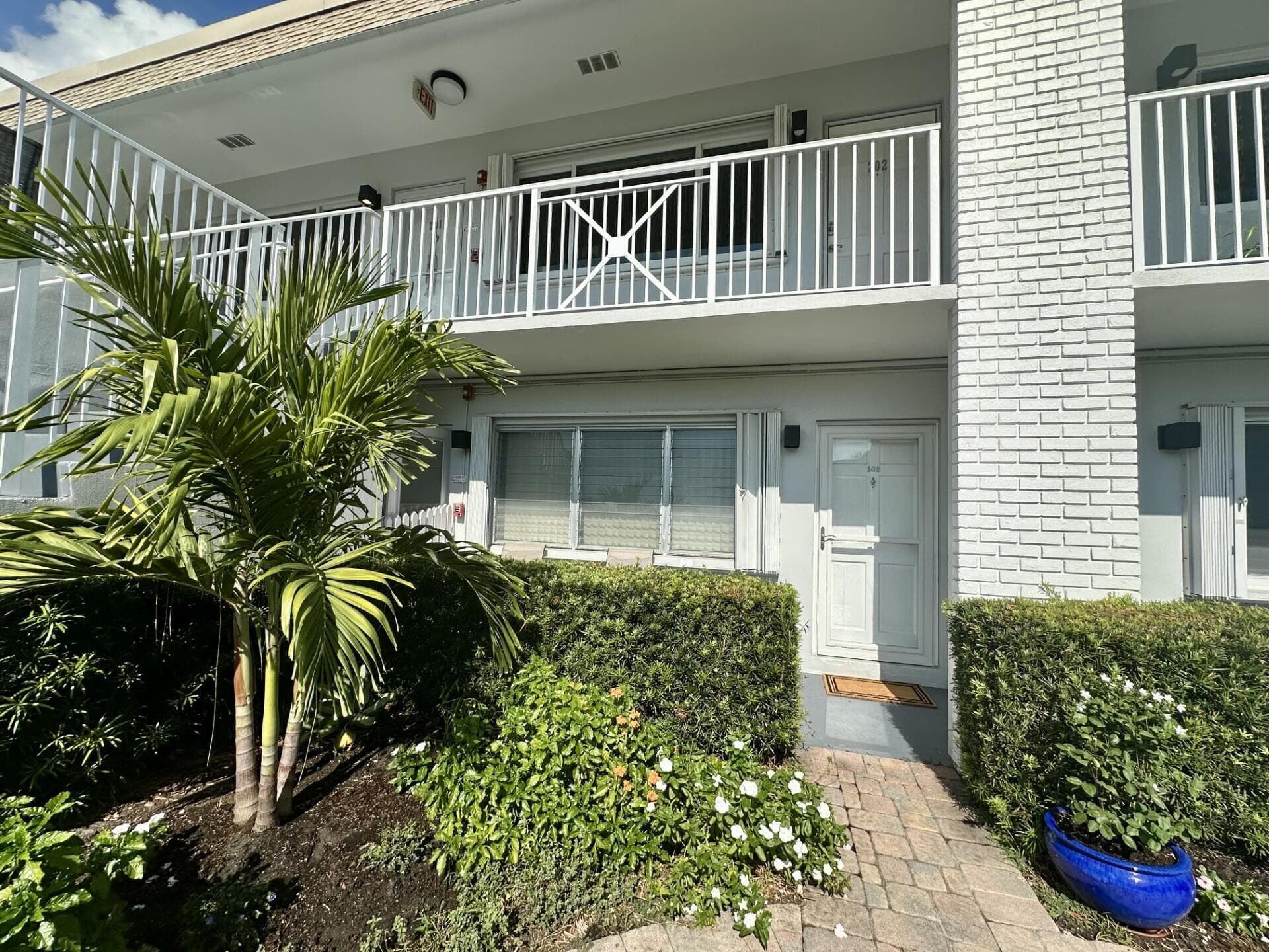 1001 NE 8th Avenue 102, Delray Beach, FL 33483 — photo 2 of 23