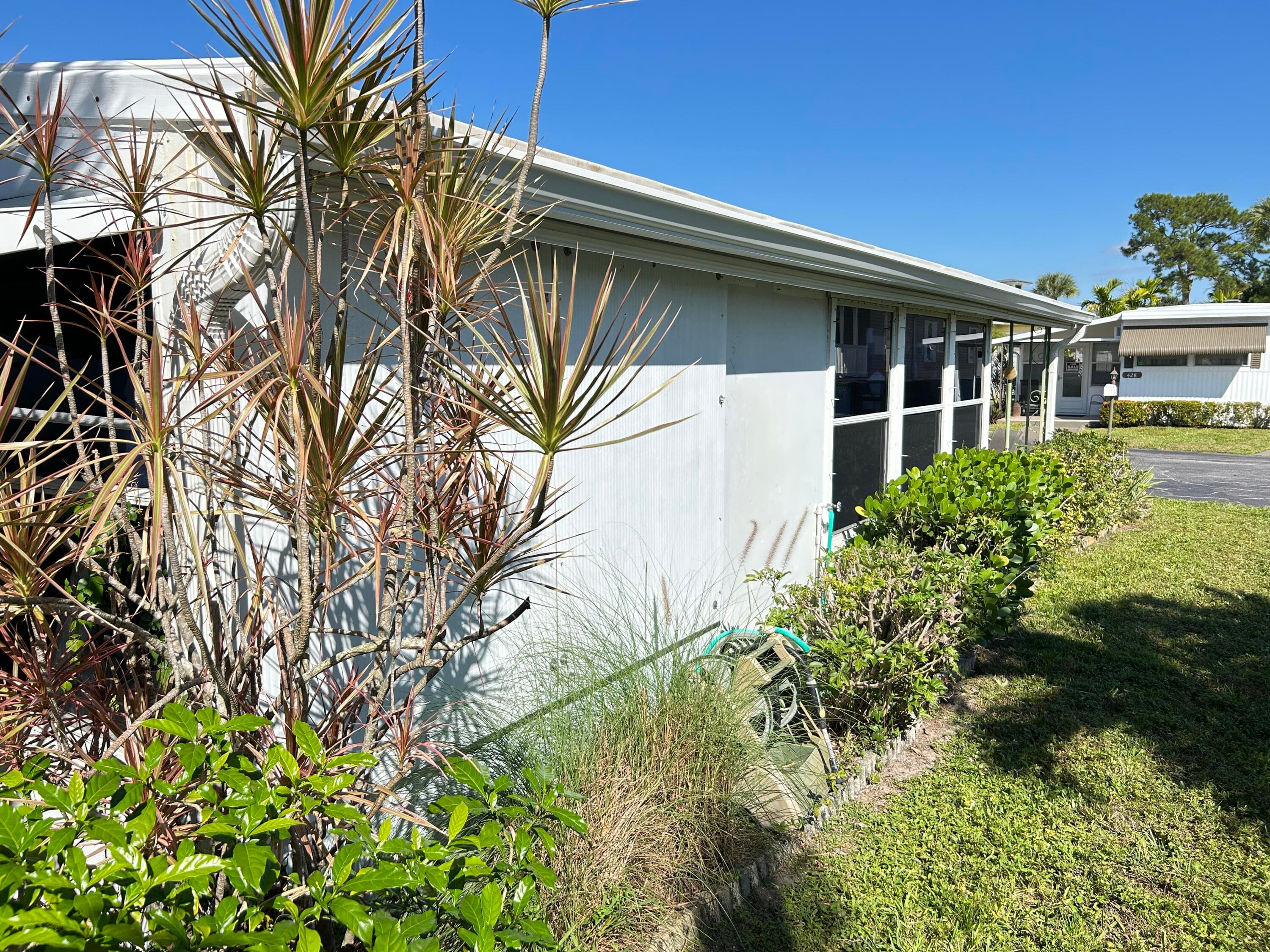 425 E Bougainvillea Drive, Deerfield Beach, FL 33442 — photo 4 of 42