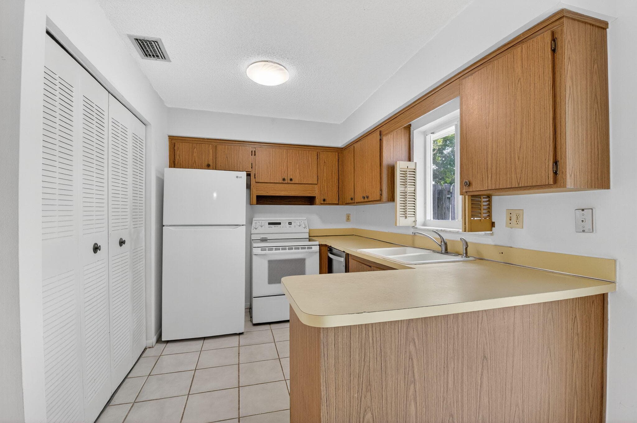 1601 NW 5th Street, Boca Raton, FL 33486 — photo 11 of 33