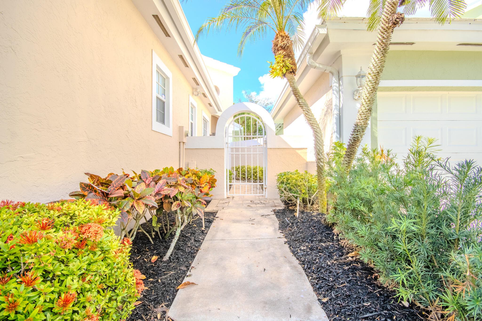 1019 Lytham Court, West Palm Beach, FL 33411 — photo 3 of 32