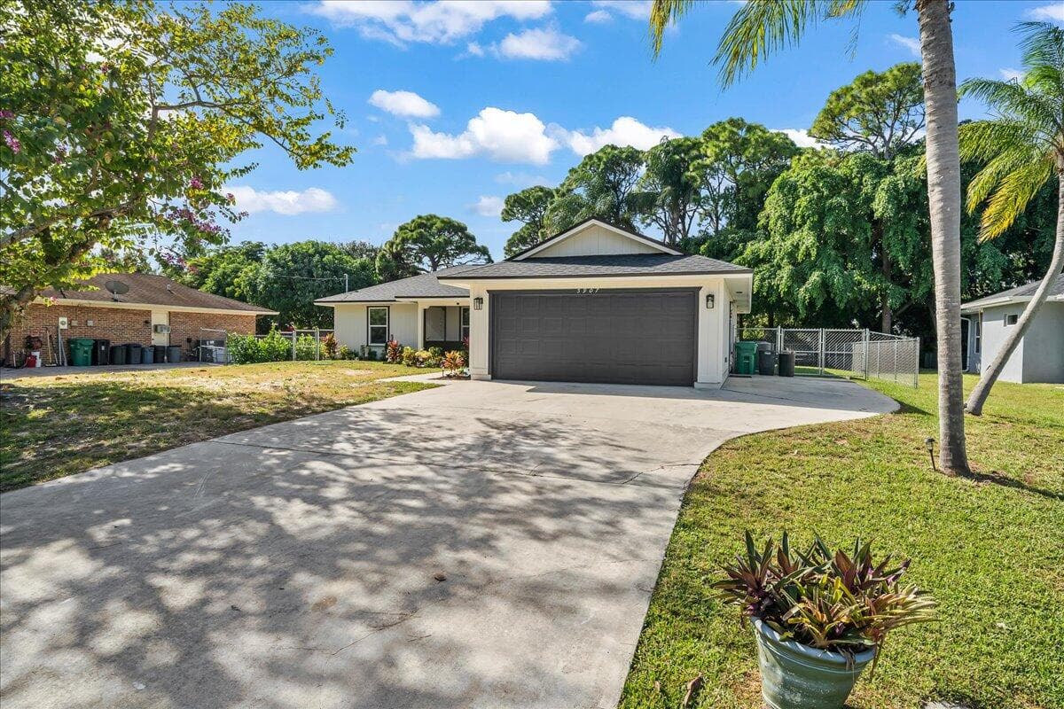 5907 Raintree Trail, Fort Pierce, FL 34982 — photo 1 of 27