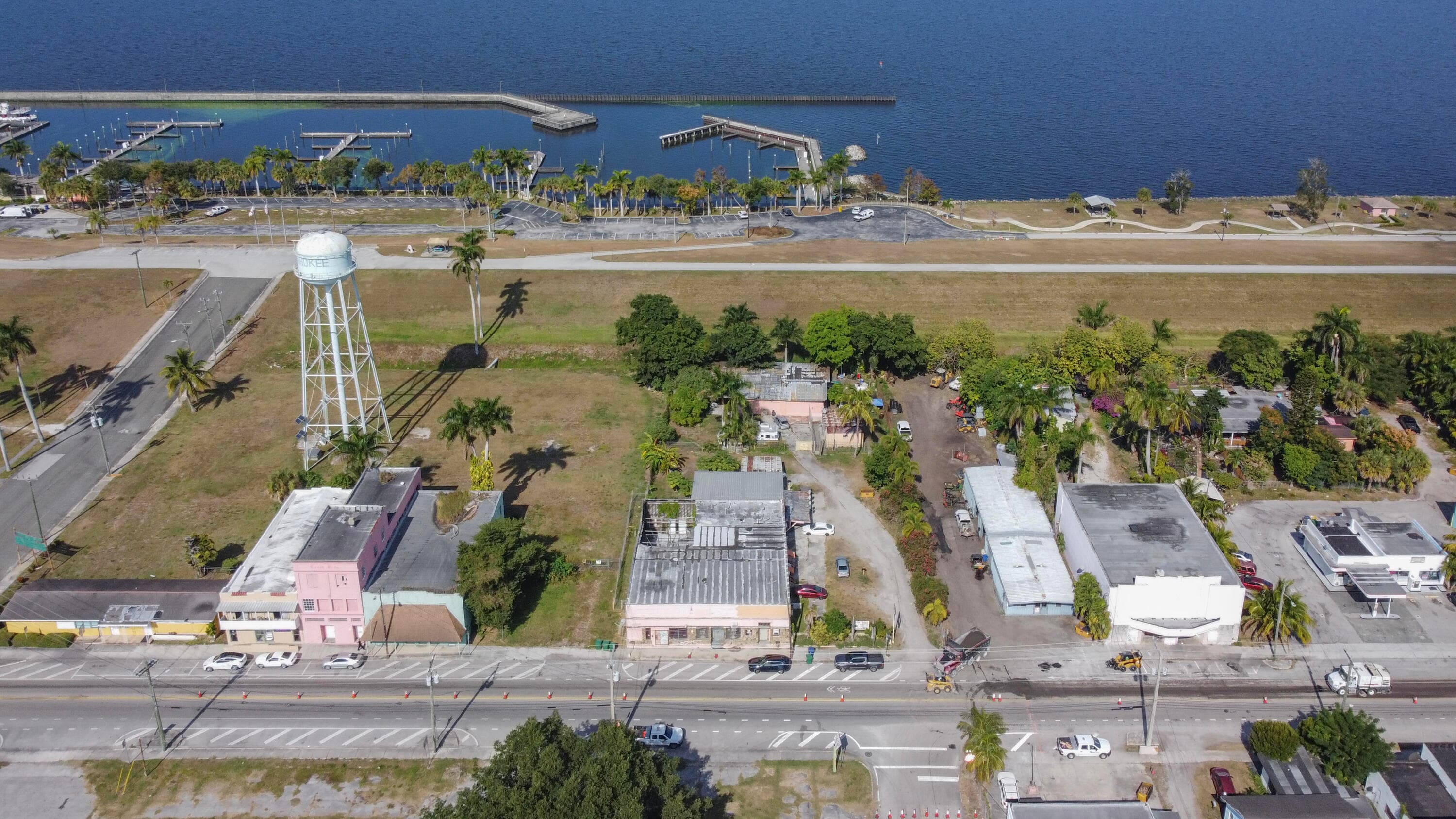 185 E Main Street, Pahokee, FL 33476 — photo 5 of 37
