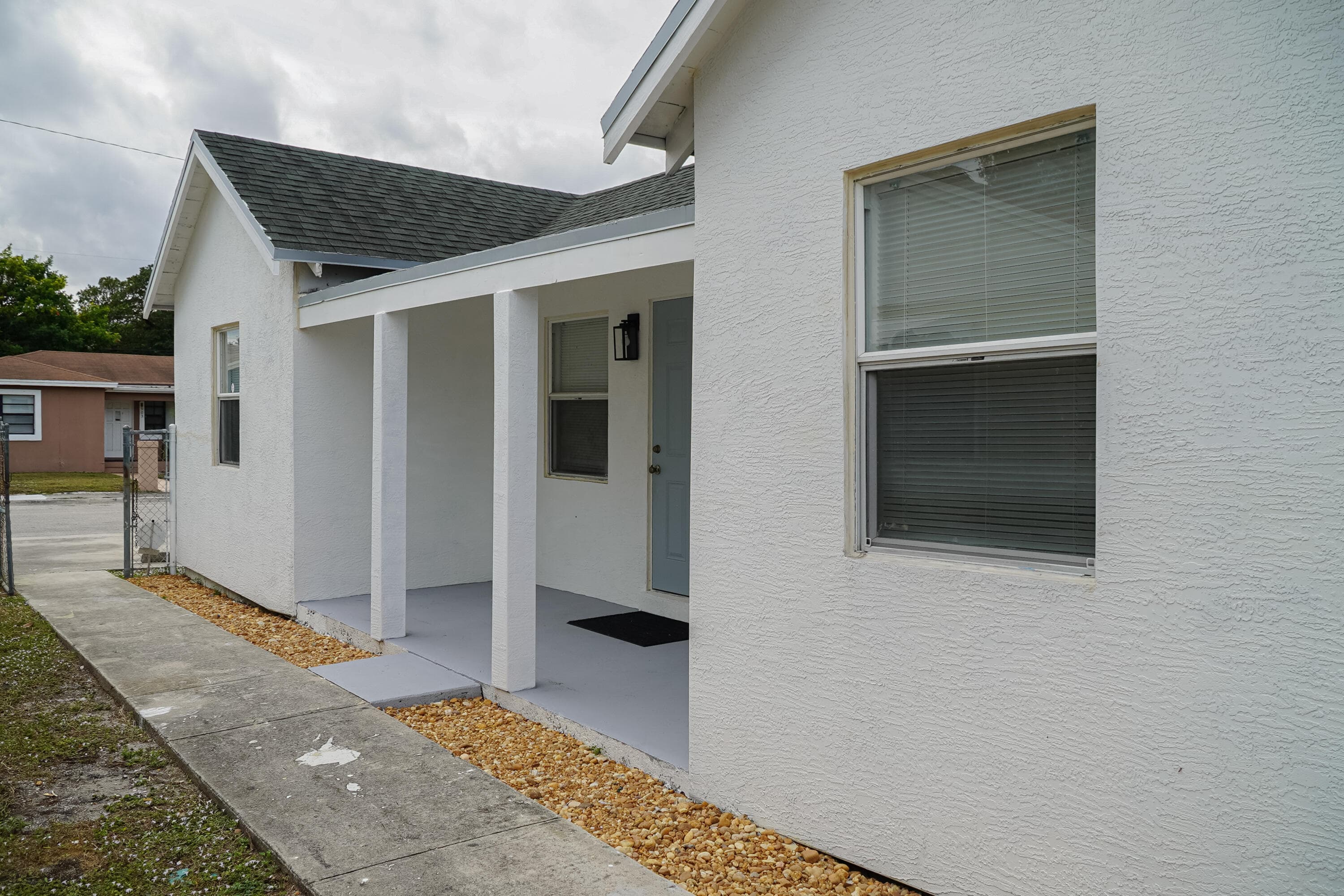 908 W 5th Street, Riviera Beach, FL 33404 — photo 8 of 40