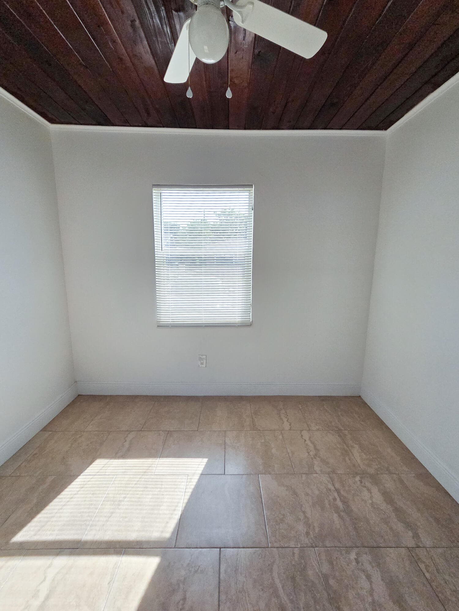 908 W 5th Street, Riviera Beach, FL 33404 — photo 29 of 40