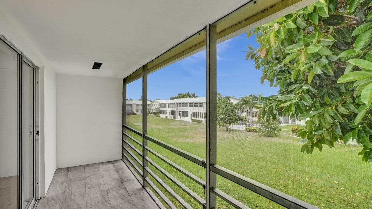 118 Sheffield E, West Palm Beach, FL 33417 — photo 9 of 18
