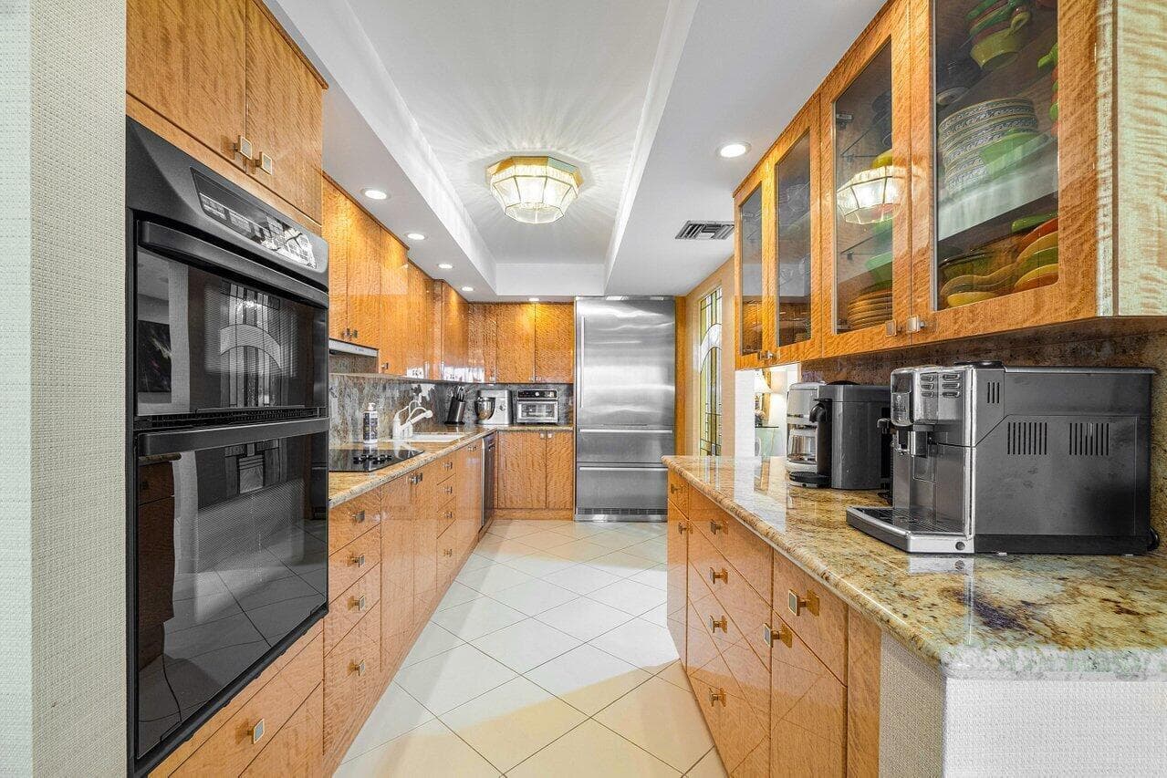 4000 S Ocean Boulevard 502, South Palm Beach, FL 33480 — photo 8 of 37