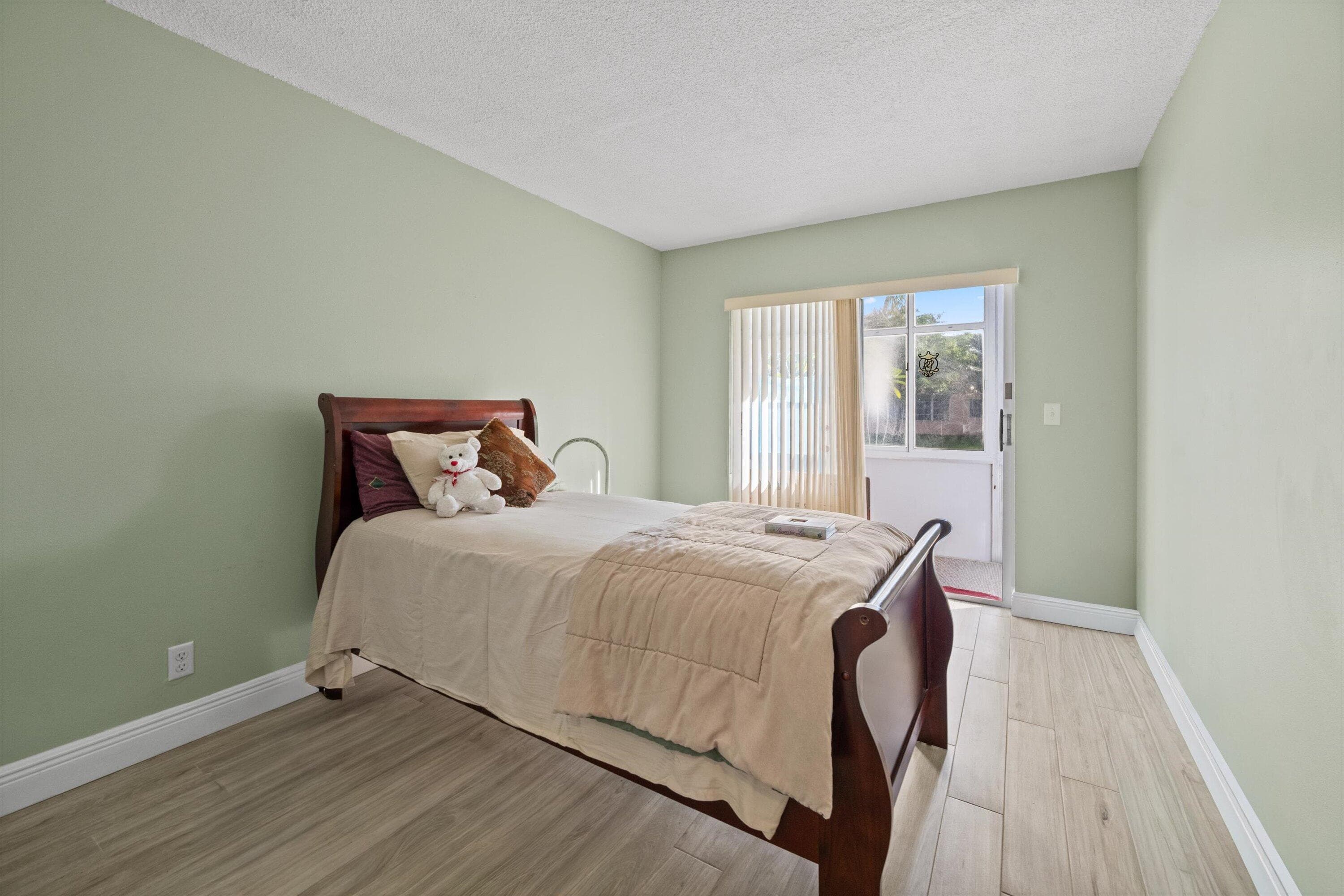 380 Sheffield P, West Palm Beach, FL 33417 — photo 18 of 22