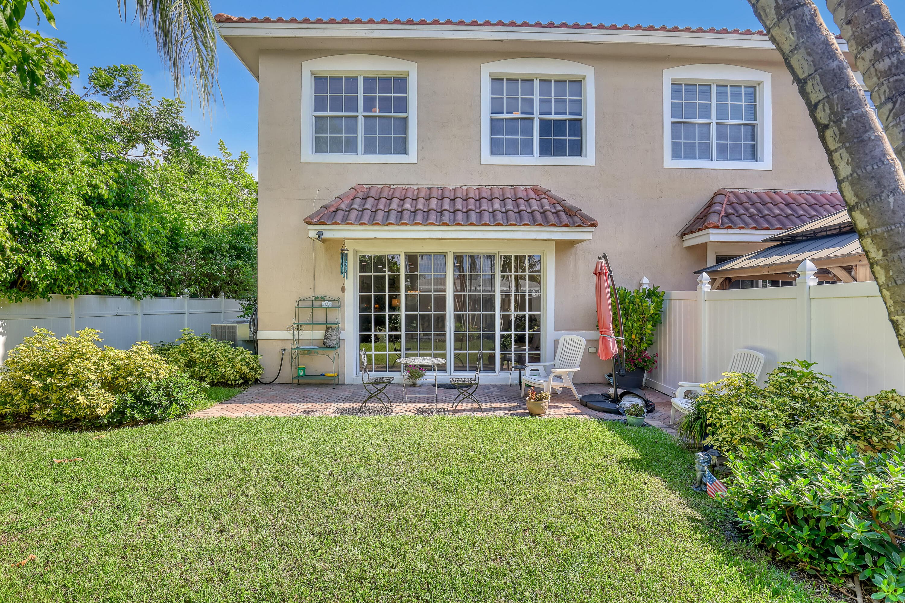 2560 NE 11th Street, Pompano Beach, FL 33062 — photo 14 of 18