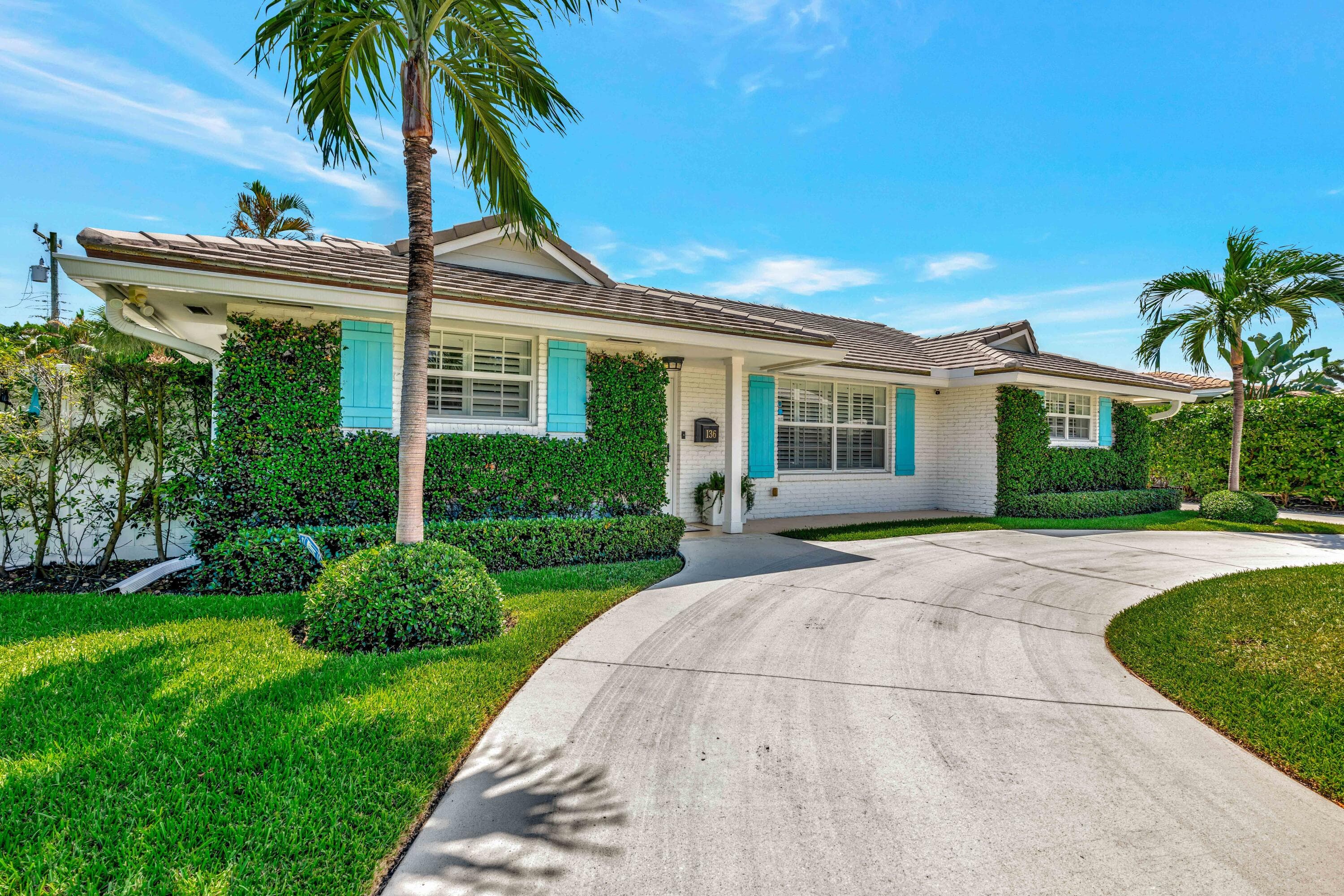 136 Worth Court S, West Palm Beach, FL 33405 — photo 2 of 69