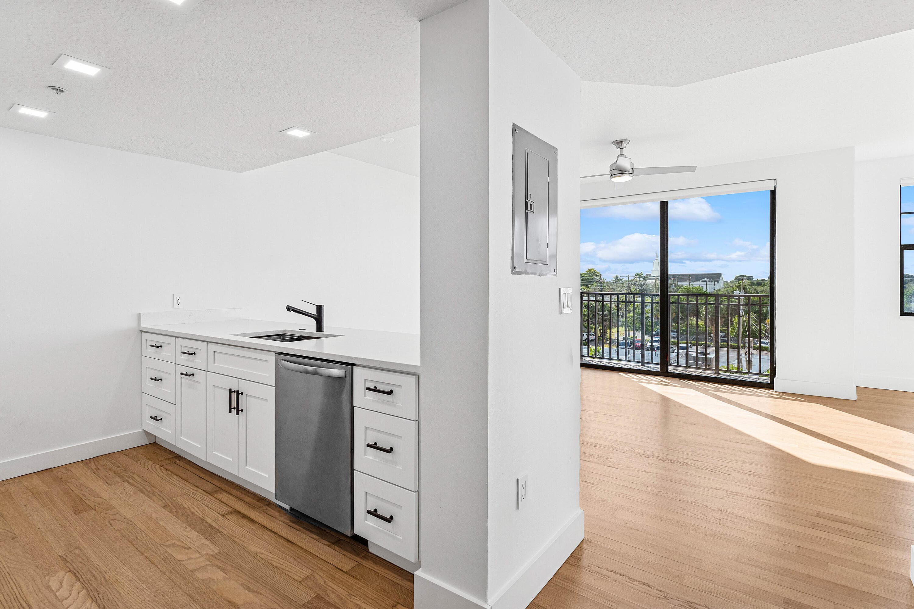 511 Lucerne Avenue 416, Lake Worth Beach, FL 33460 — photo 9 of 27