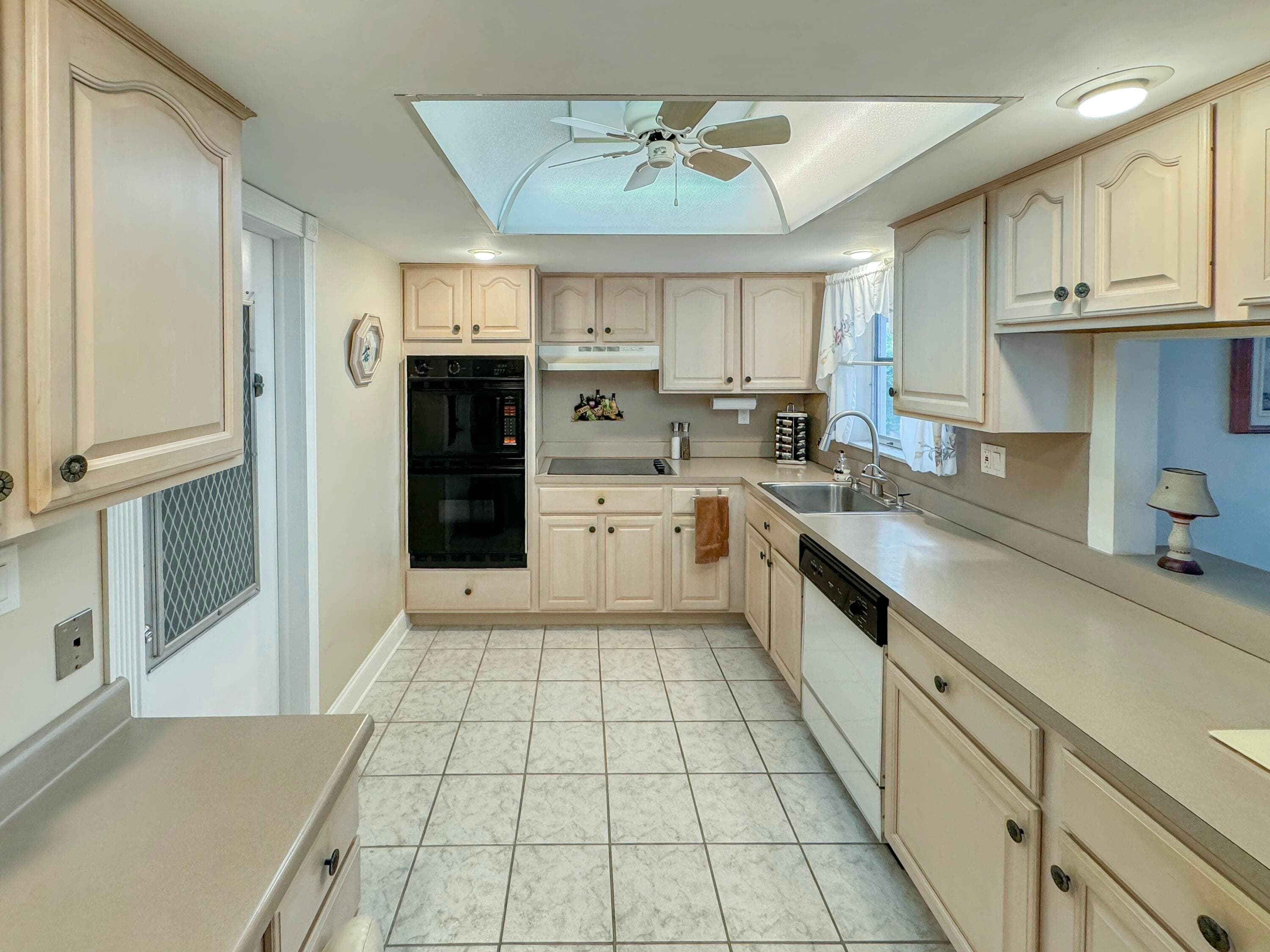 121 NW 31st Court, Pompano Beach, FL 33064 — photo 9 of 29