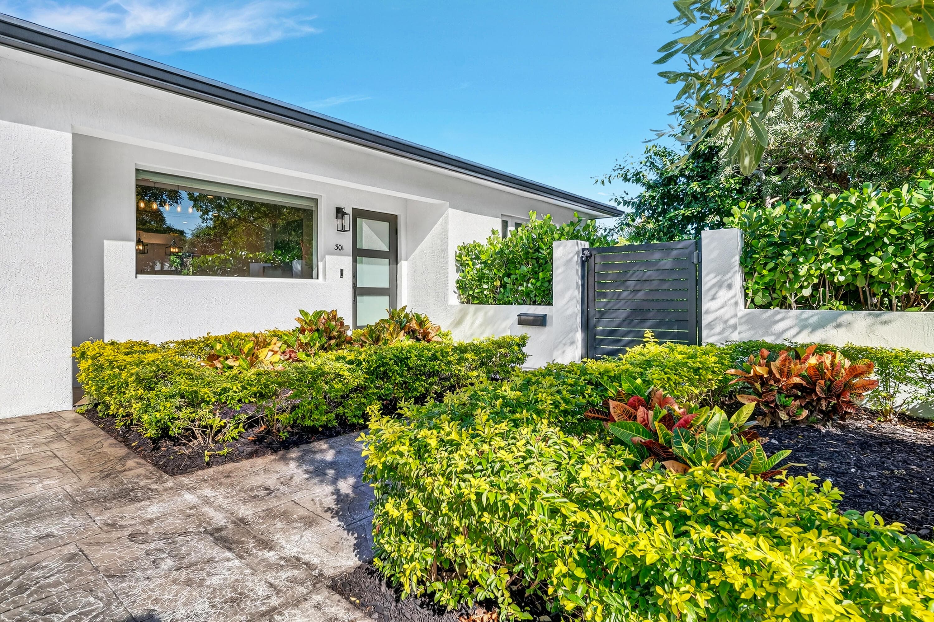 301 Pilgrim Road, West Palm Beach, FL 33405 — photo 2 of 64