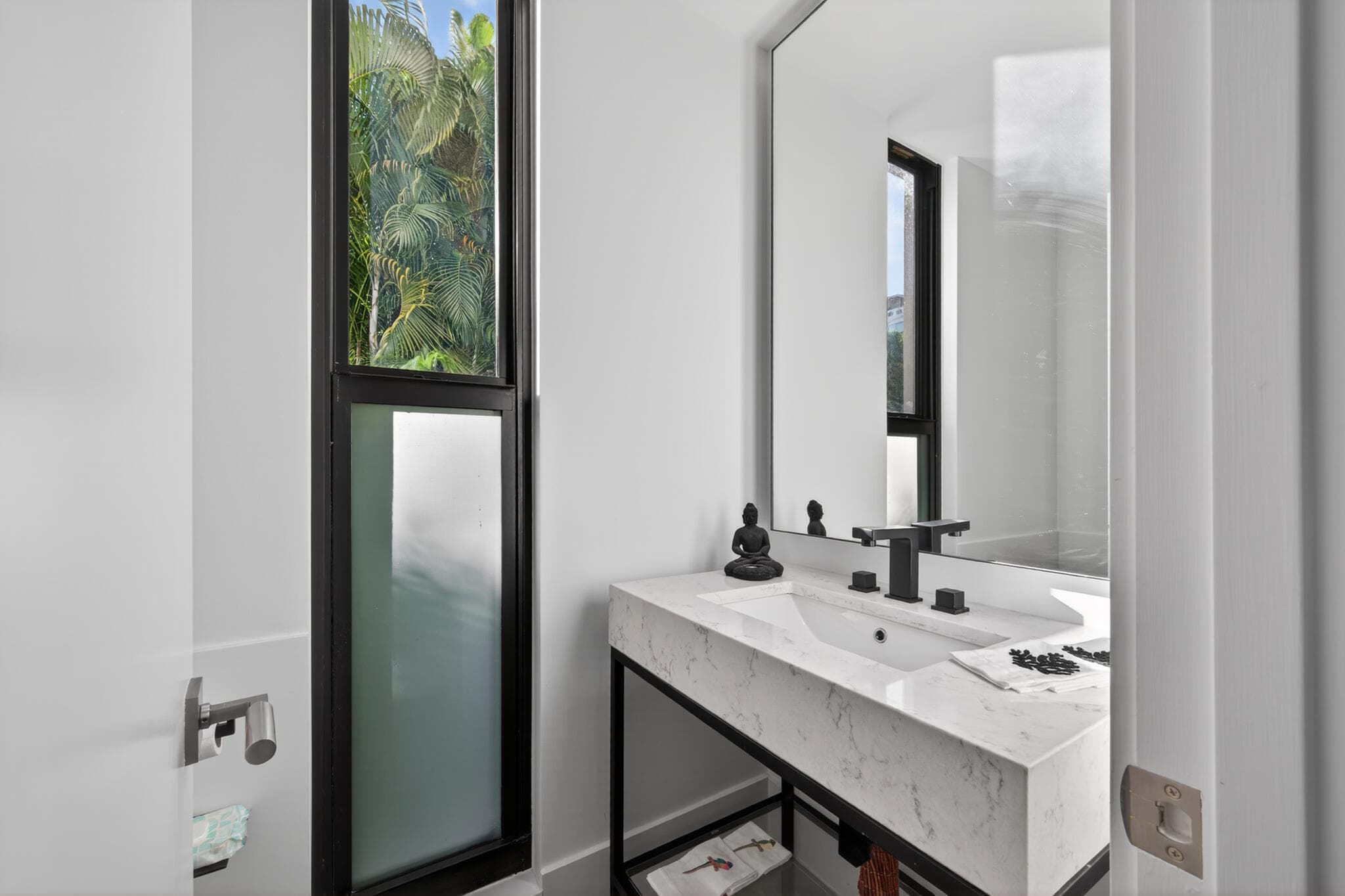 423 Chilean Avenue, Palm Beach, FL 33480 — photo 18 of 34