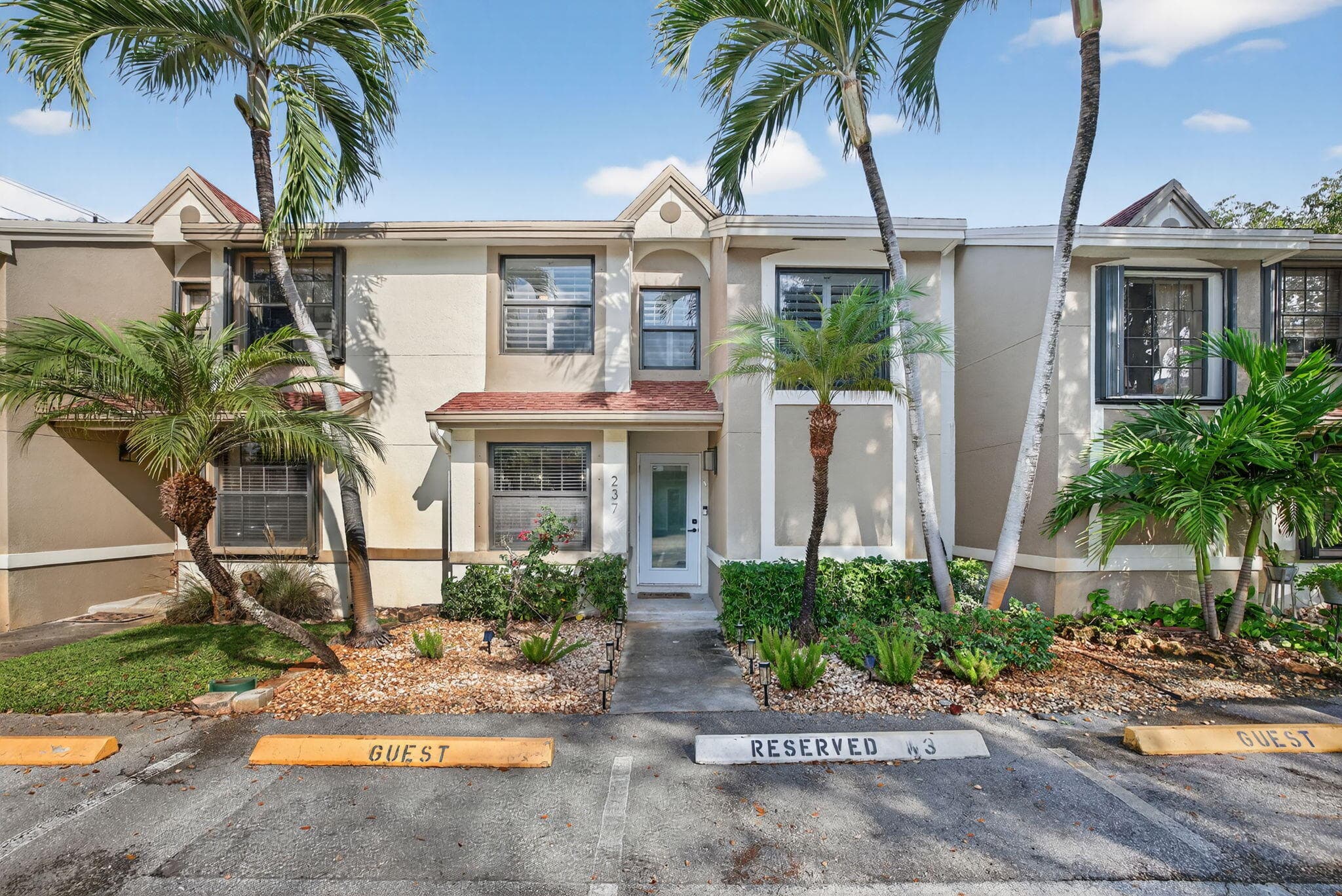 237 City View Drive 237, Fort Lauderdale, FL 33311 — photo 1 of 48