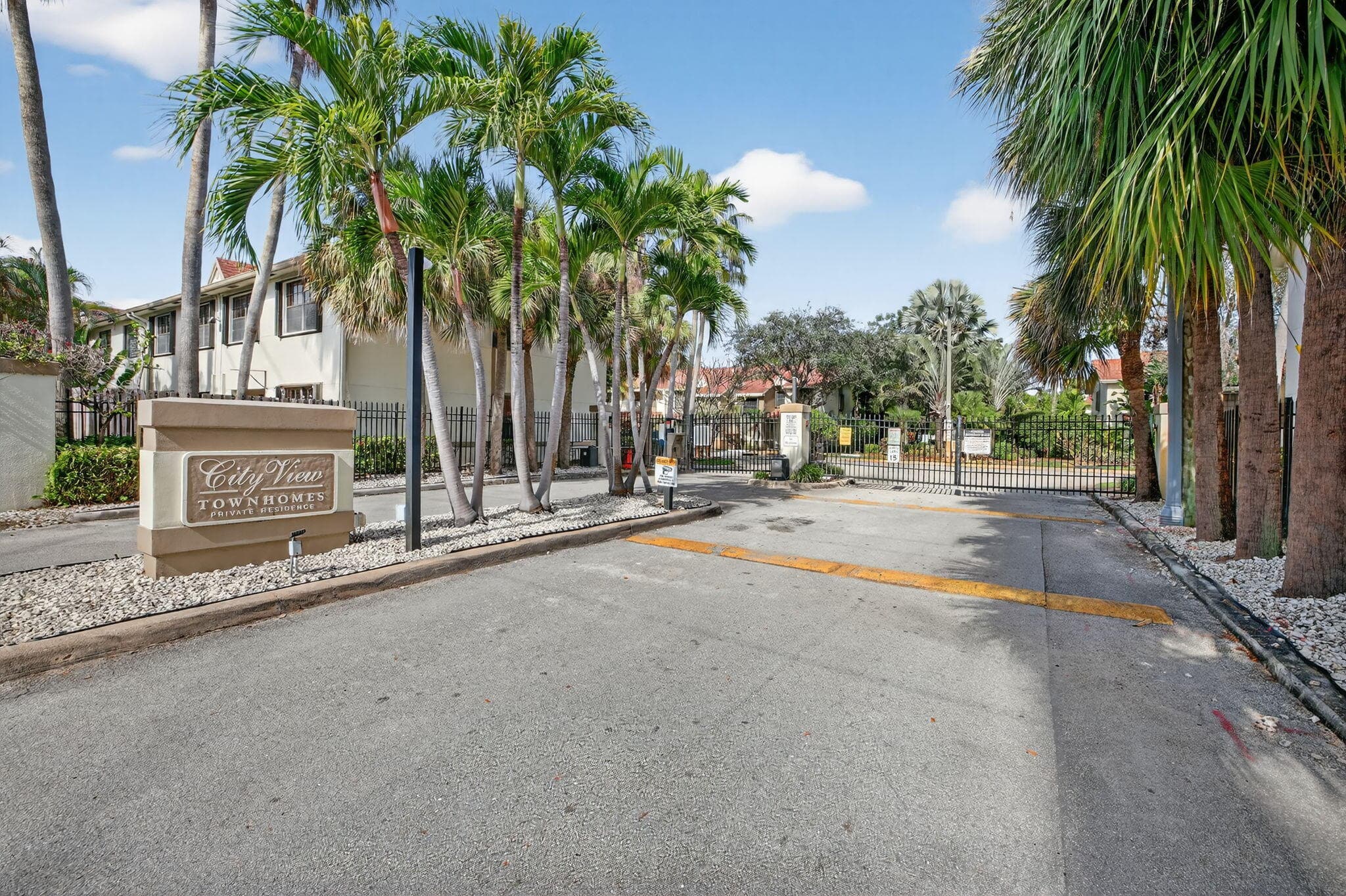 237 City View Drive 237, Fort Lauderdale, FL 33311 — photo 39 of 48