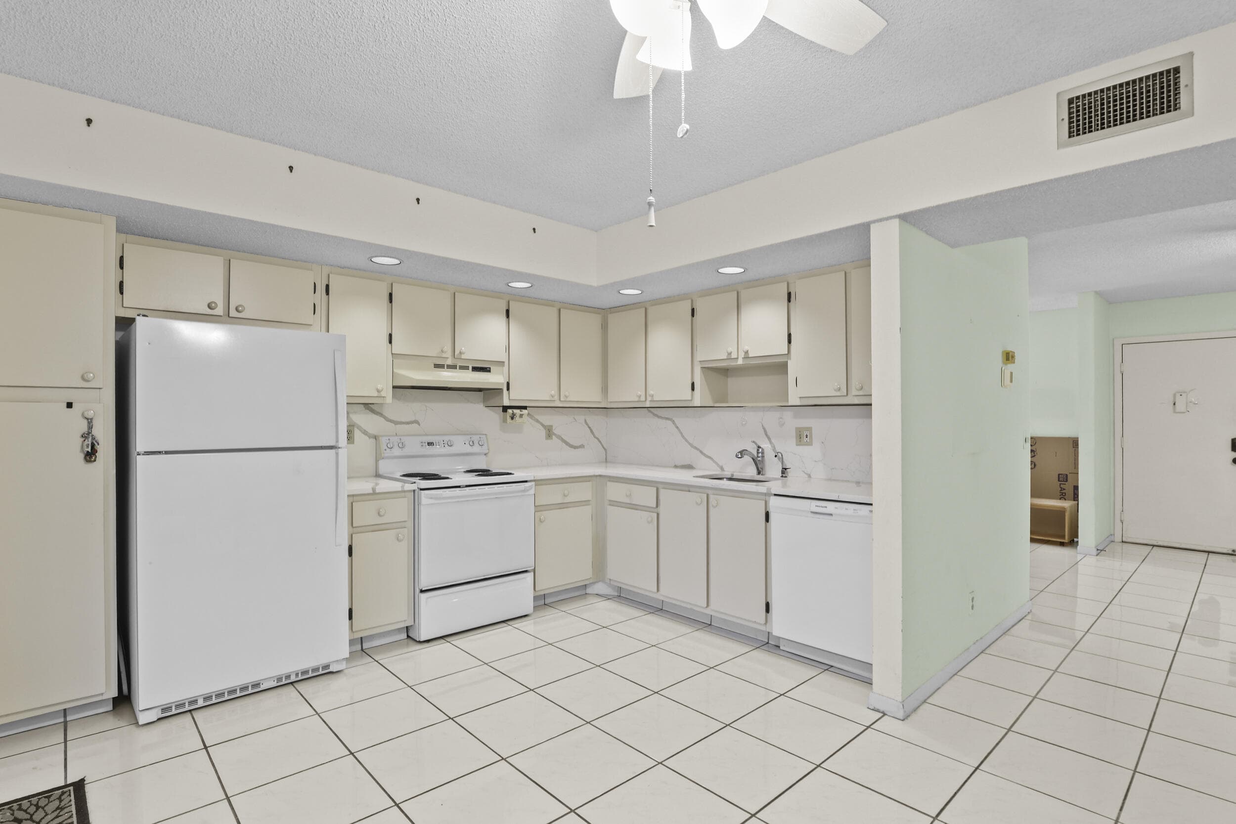 5280 Las Verdes Circle 219, Delray Beach, FL 33484 — photo 17 of 30