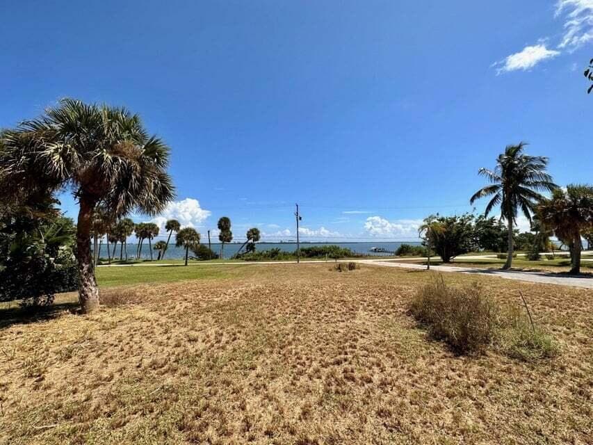 1811 S Indian River Drive, Fort Pierce, FL 34950 — photo 10 of 28