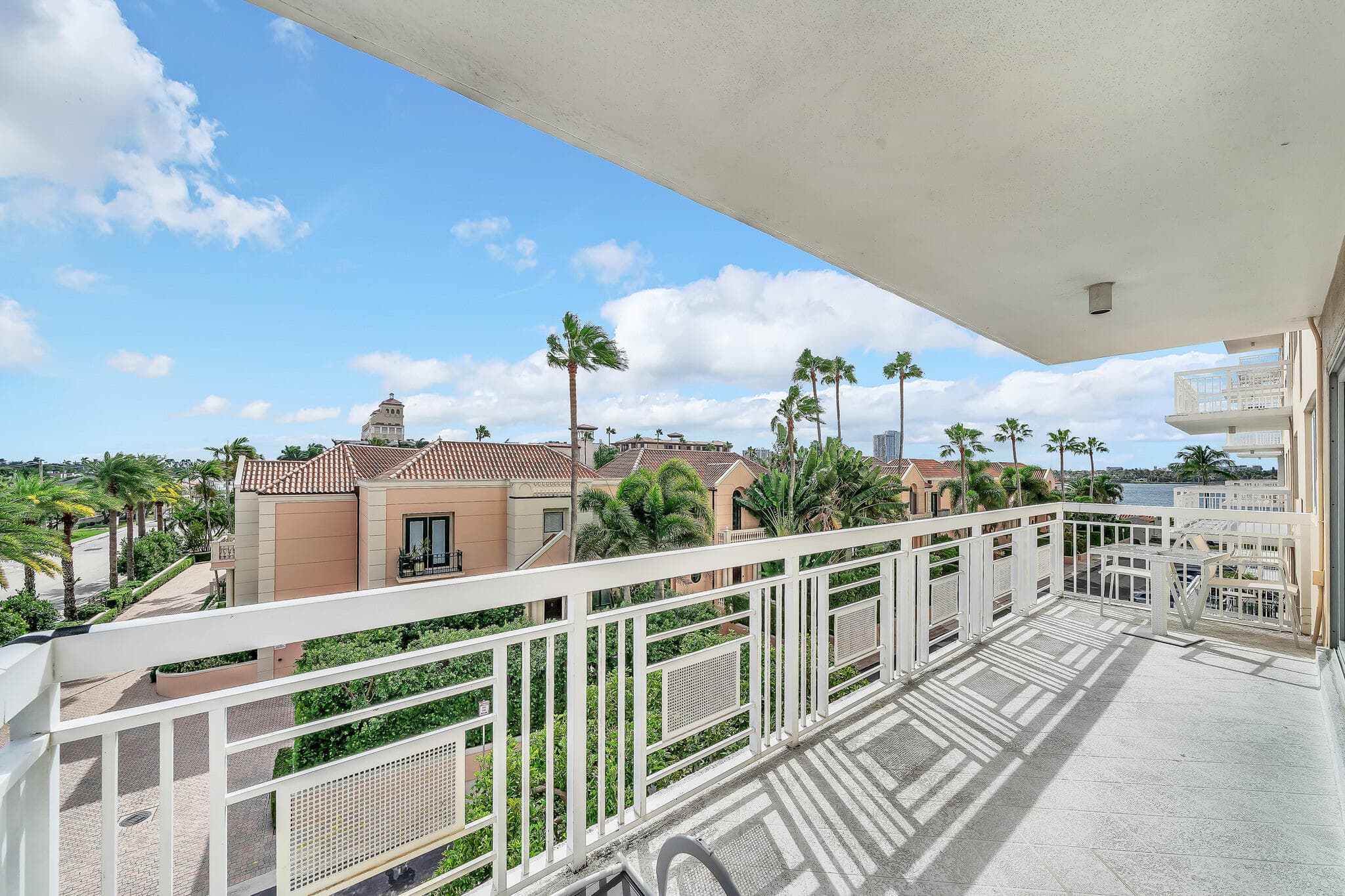 250 N Bradley Place 402, Palm Beach, FL 33480 — photo 14 of 38