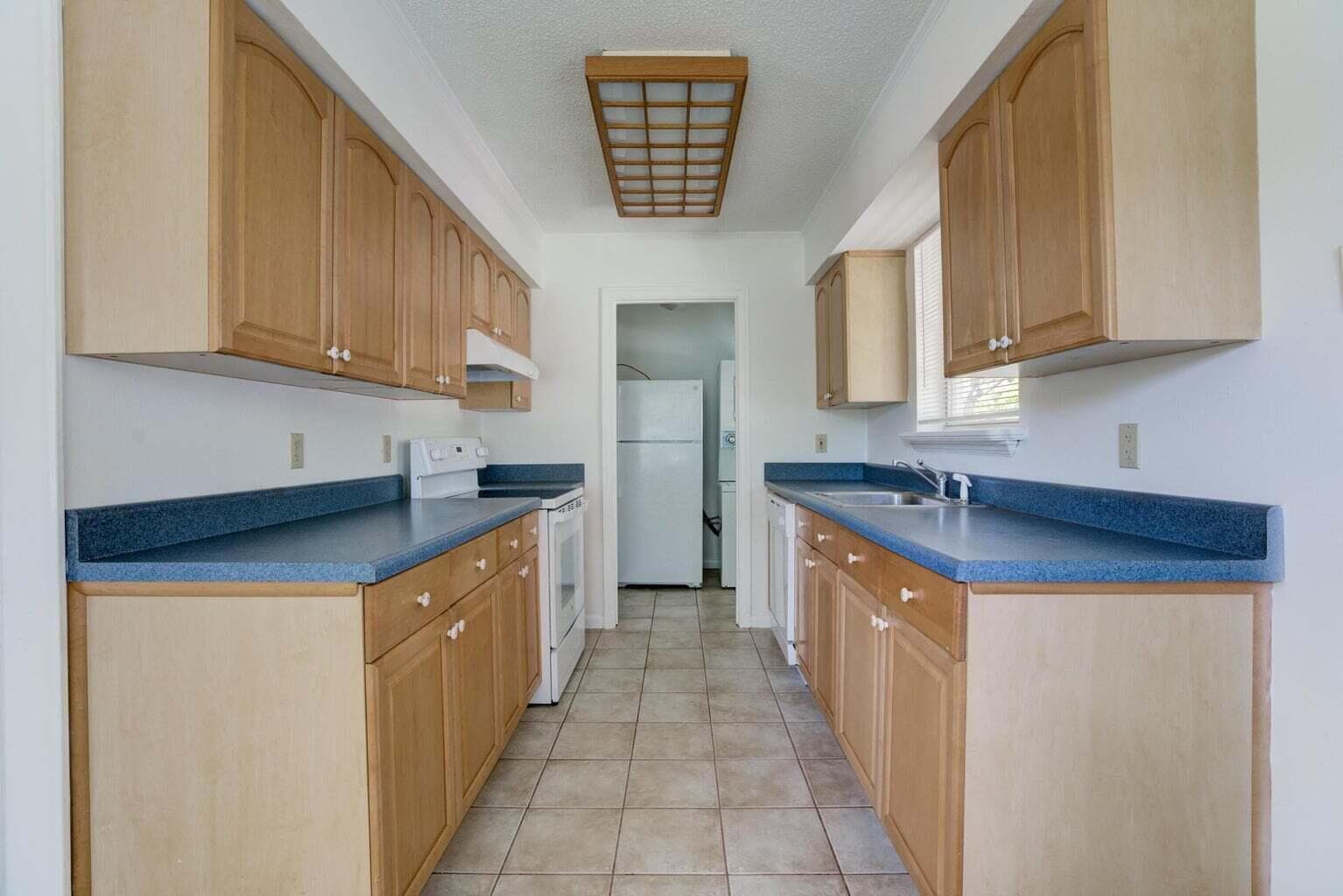 700 N Hepburn Avenue N, Jupiter, FL 33458 — photo 8 of 16