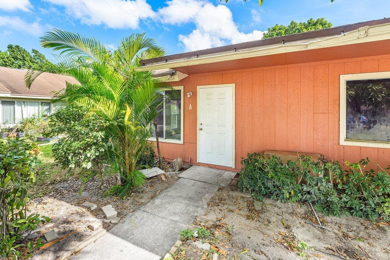 4627 Orleans Court A, West Palm Beach, FL 33415 — photo 3 of 23