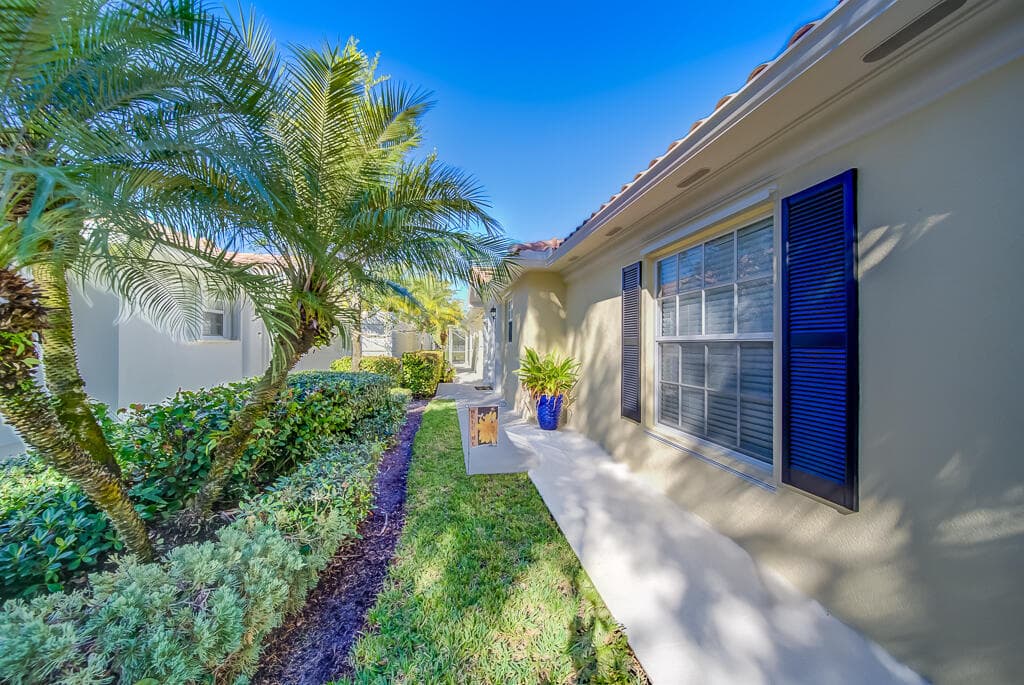 8199 Saint Johns Court, Wellington, FL 33414 — photo 4 of 46
