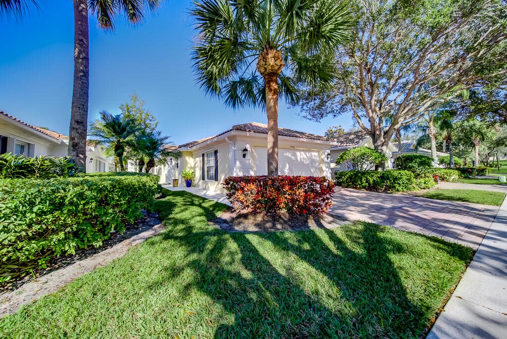 8199 Saint Johns Court, Wellington, FL 33414 — photo 3 of 46