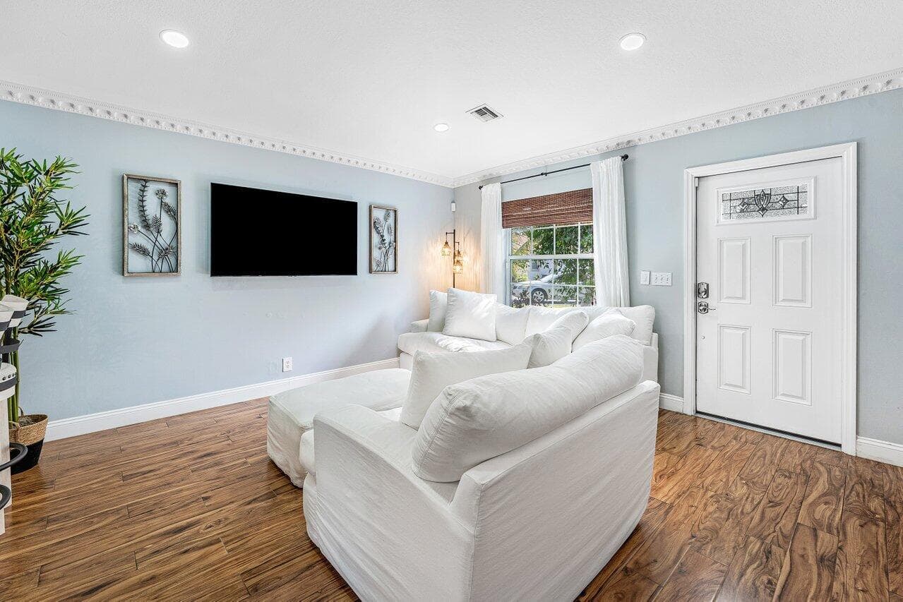 5418 Club Circle, Haverhill, FL 33415 — photo 12 of 28