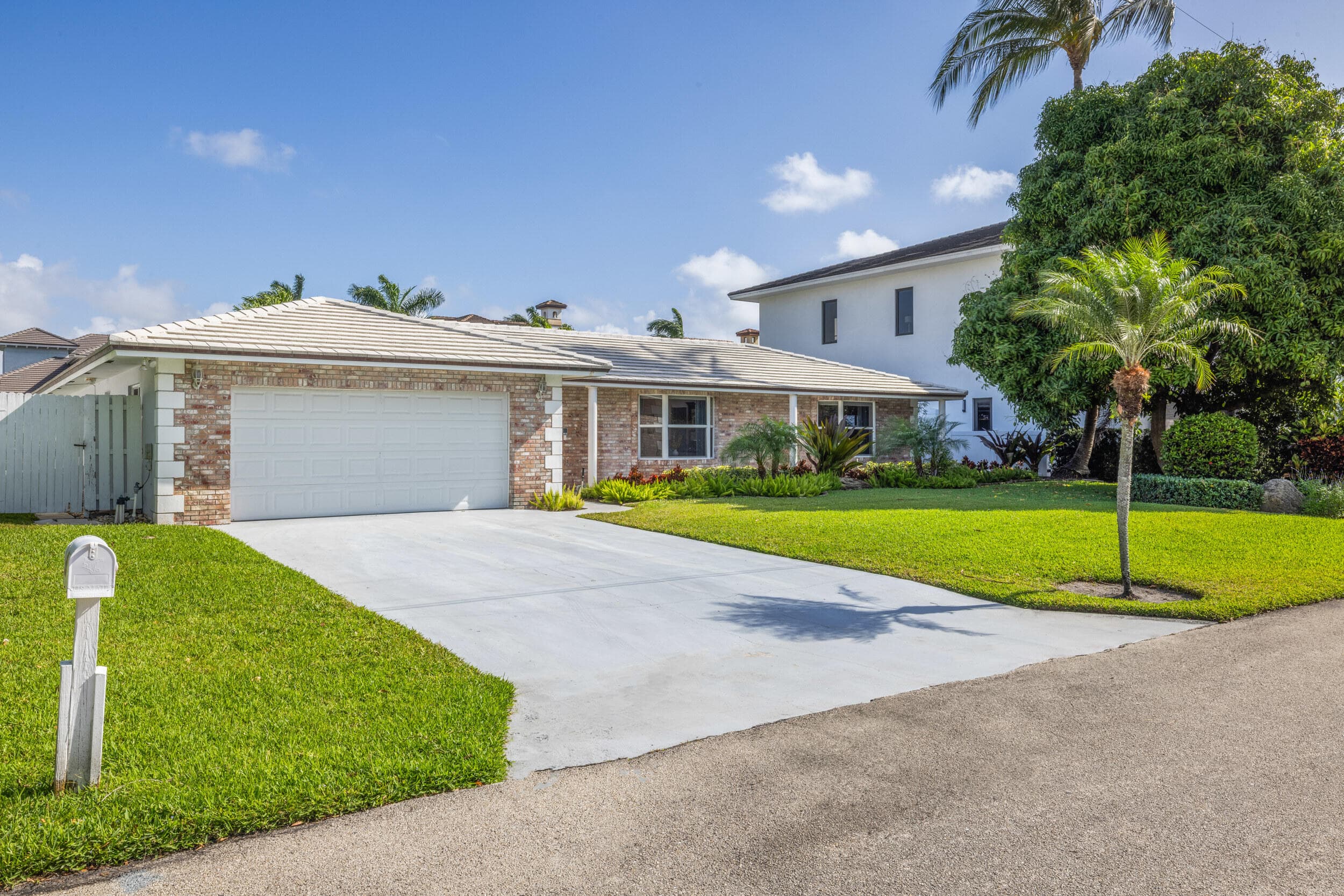 925 Cypress Drive, Delray Beach, FL 33483 — photo 2 of 39