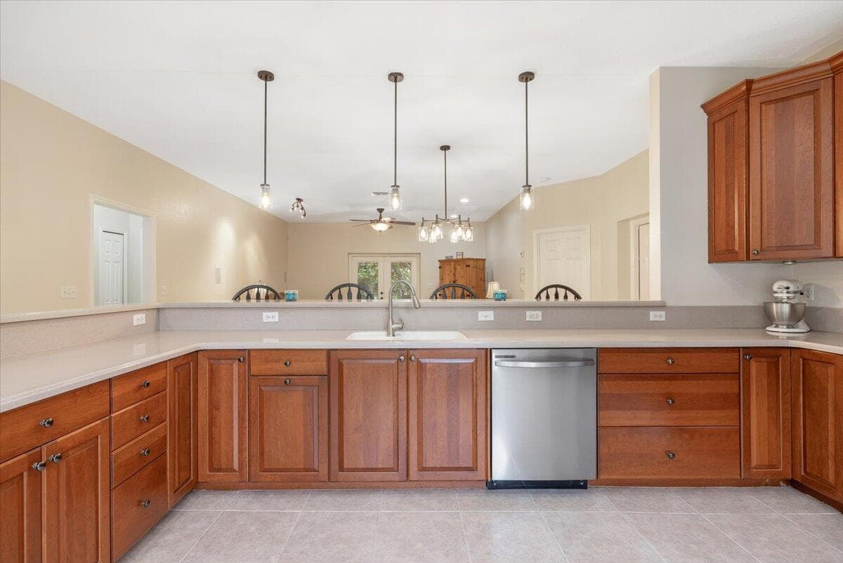 1410 4th Court, Vero Beach, FL 32960 — photo 6 of 37