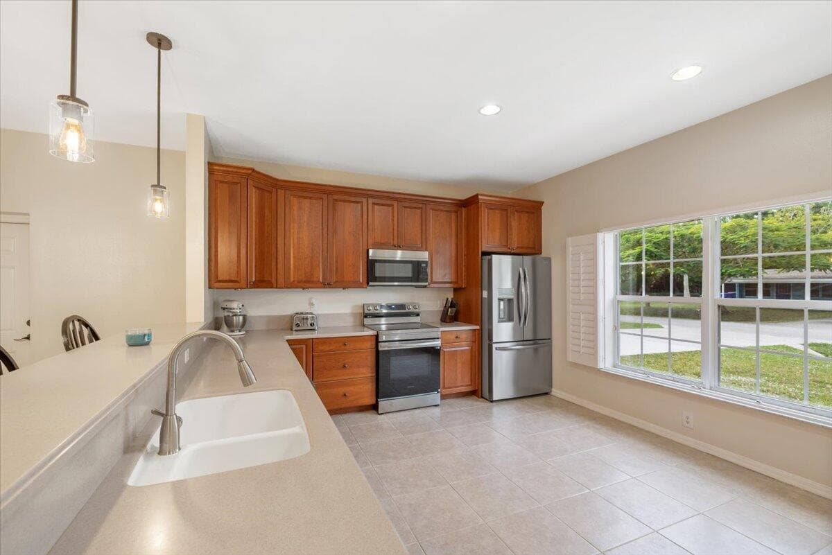 1410 4th Court, Vero Beach, FL 32960 — photo 4 of 37