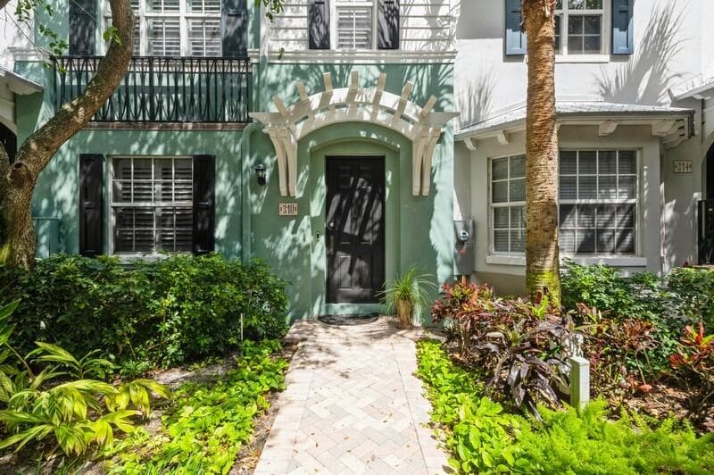 310 E Mallory Circle, Delray Beach, FL 33483 — photo 2 of 31