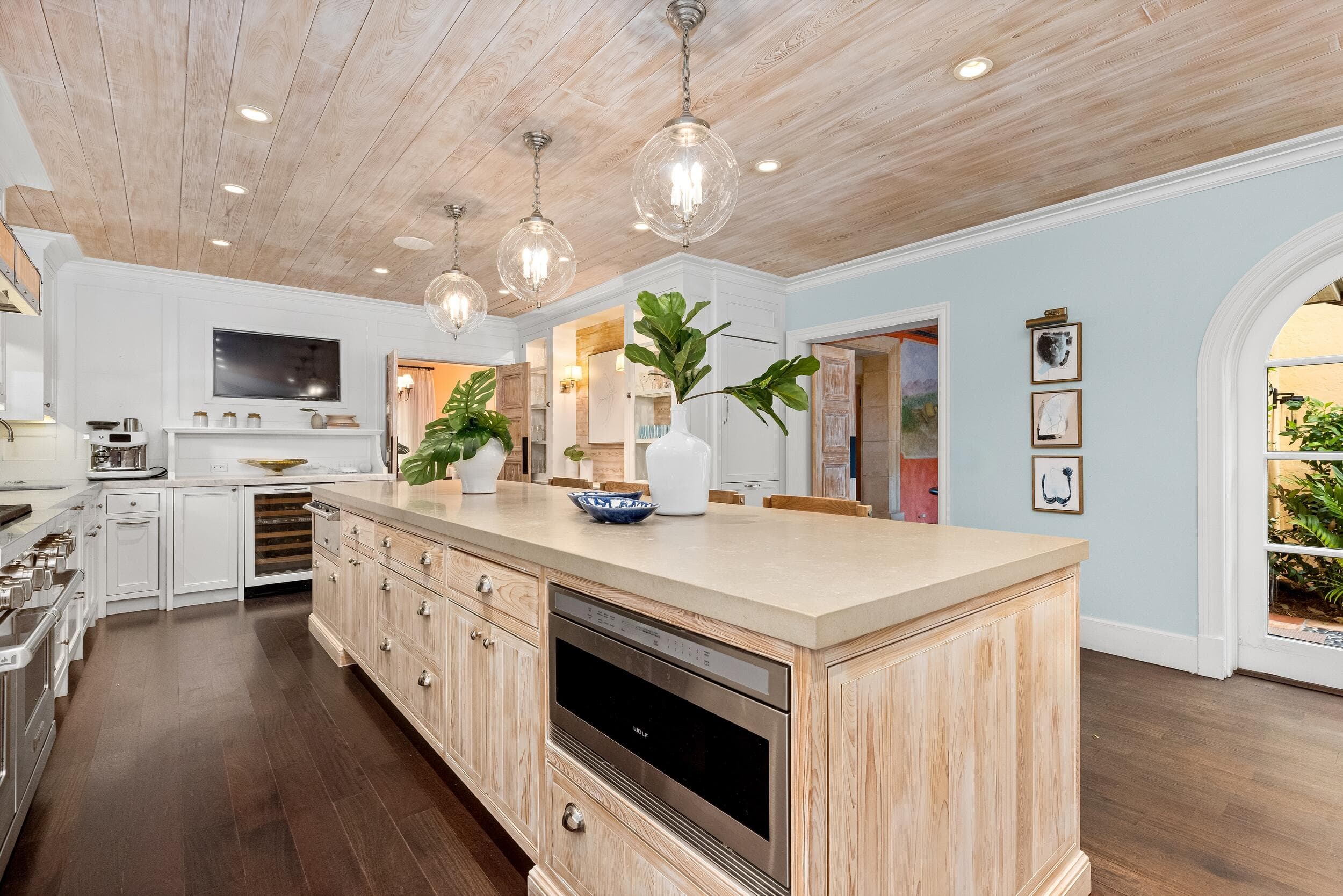 124 Brazilian Avenue, Palm Beach, FL 33480 — photo 12 of 43