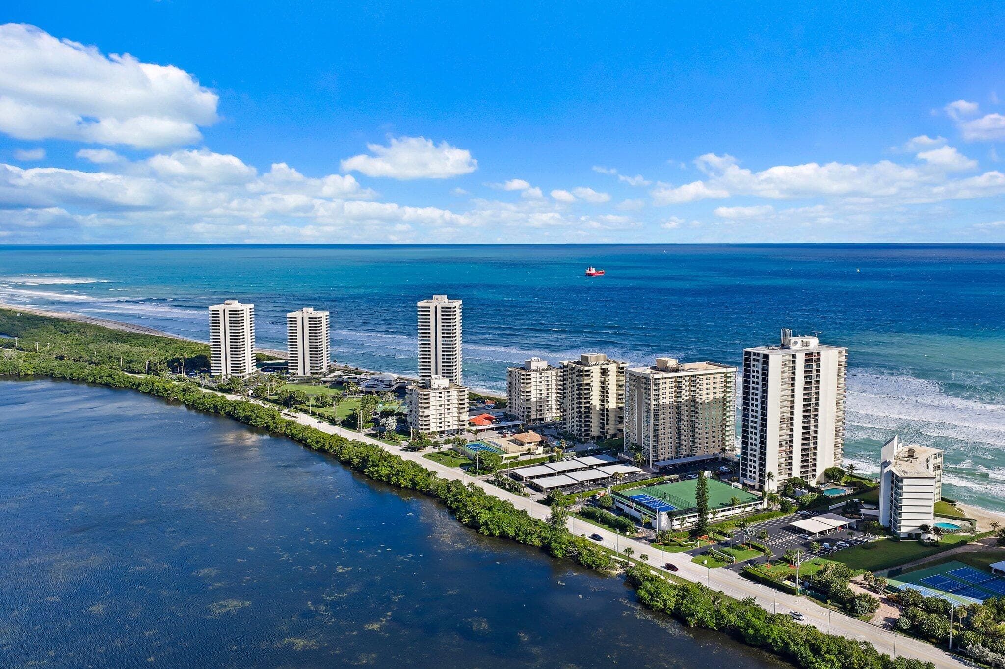 Condominium in Singer Island — photo 64 of 77