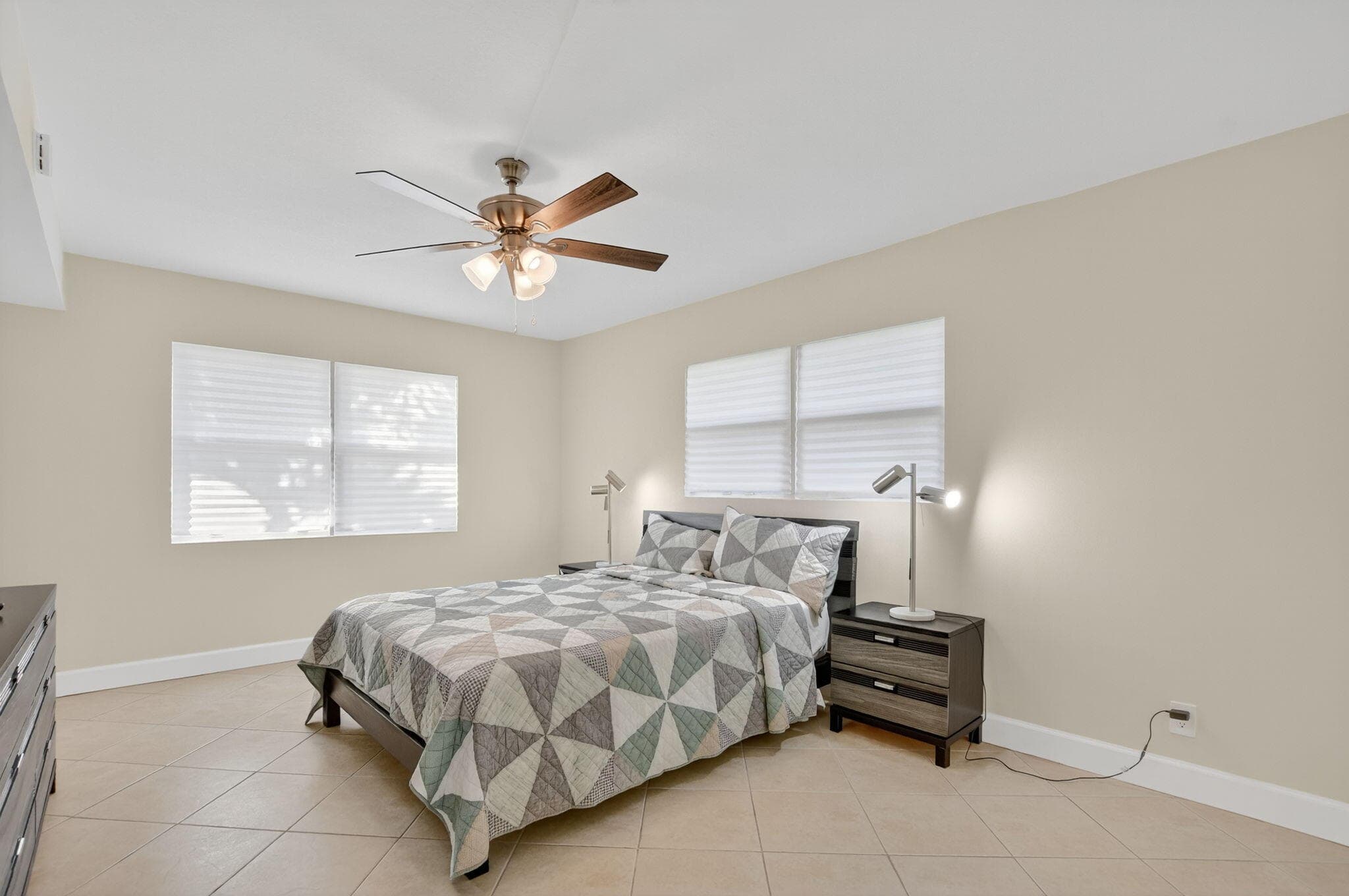 1090 Guildford E 1090, Boca Raton, FL 33434 — photo 26 of 33