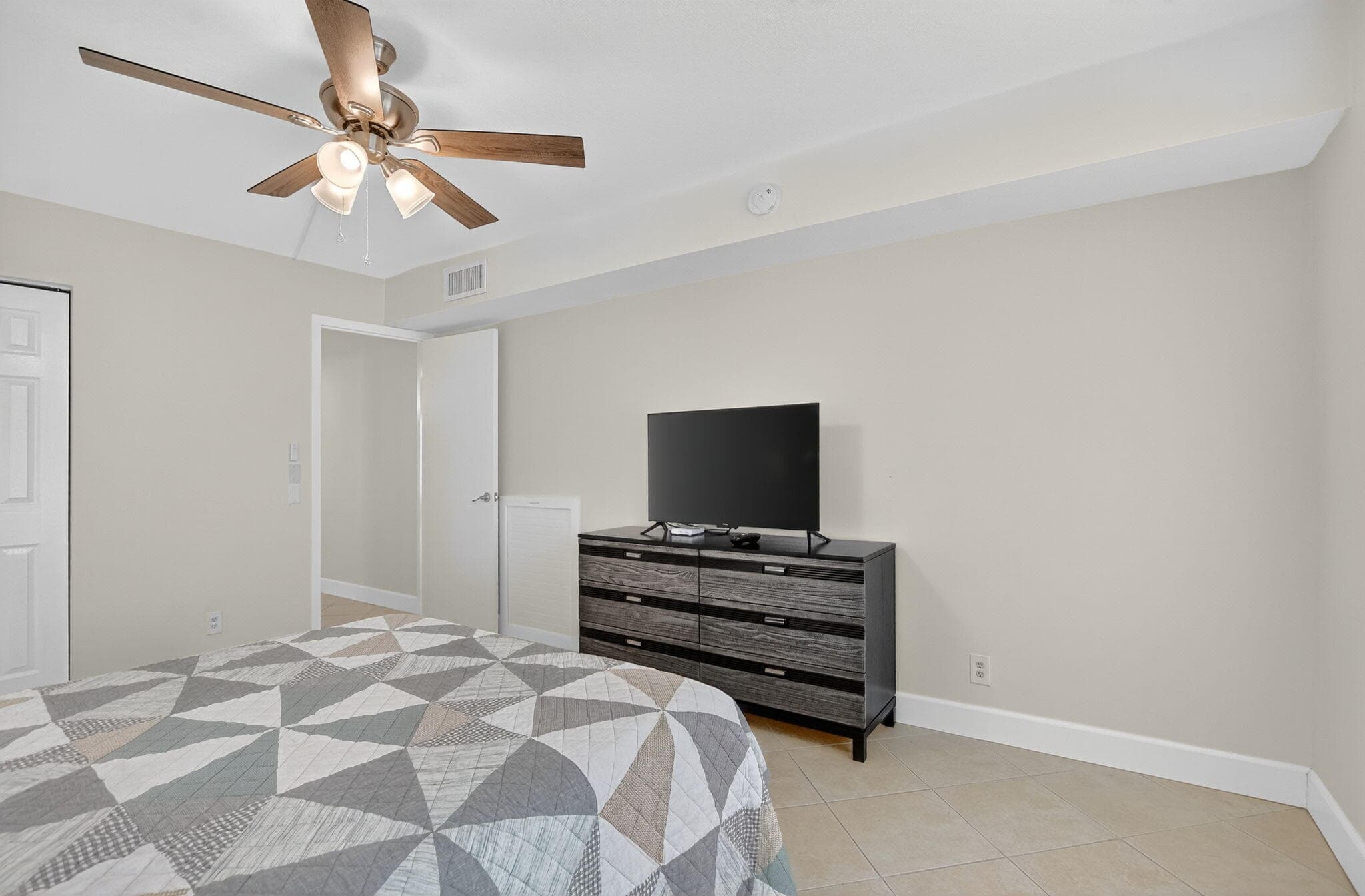 1090 Guildford E 1090, Boca Raton, FL 33434 — photo 27 of 33