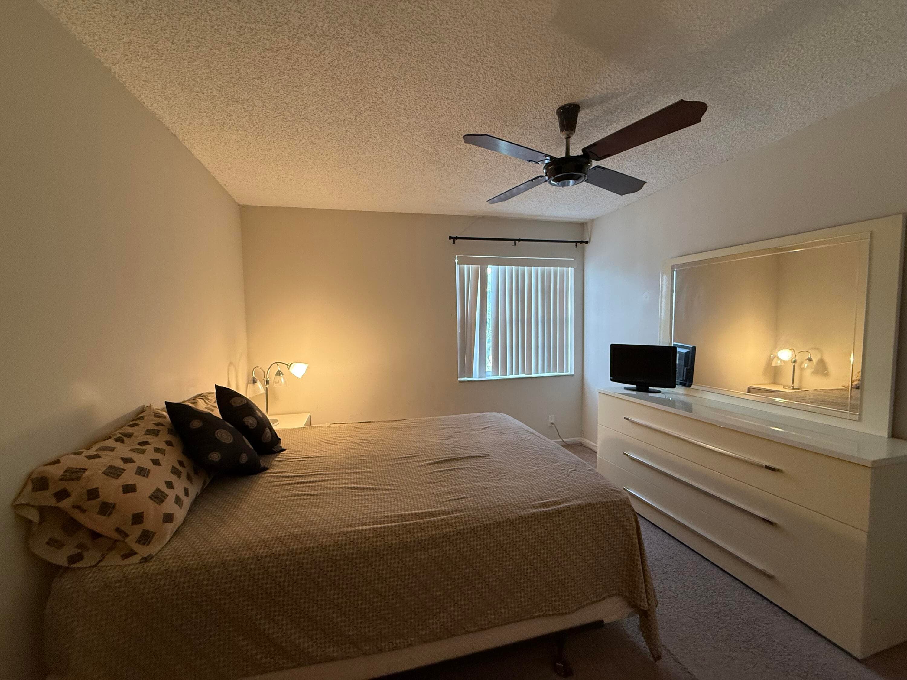 470 Capri J, Delray Beach, FL 33484 — photo 13 of 28