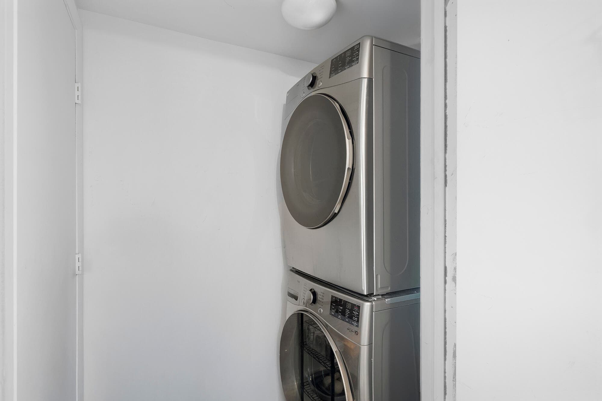 495 Brickell Avenue 911, Miami, FL 33131 — photo 18 of 44