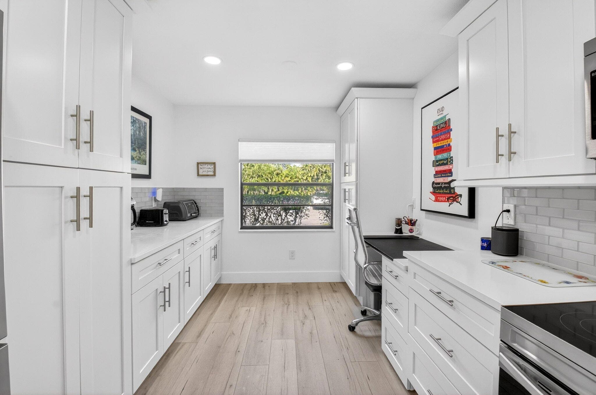 18 Westgate Lane E, Boynton Beach, FL 33436 — photo 4 of 86