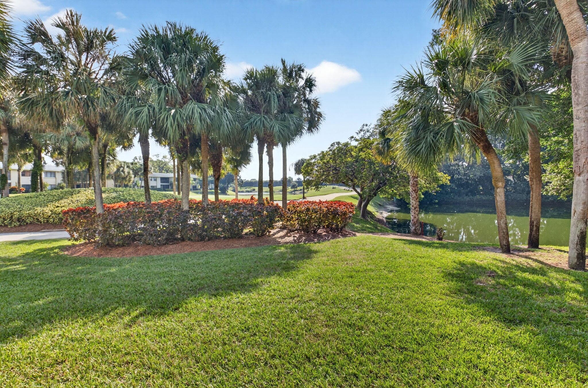 18 Westgate Lane E, Boynton Beach, FL 33436 — photo 8 of 86