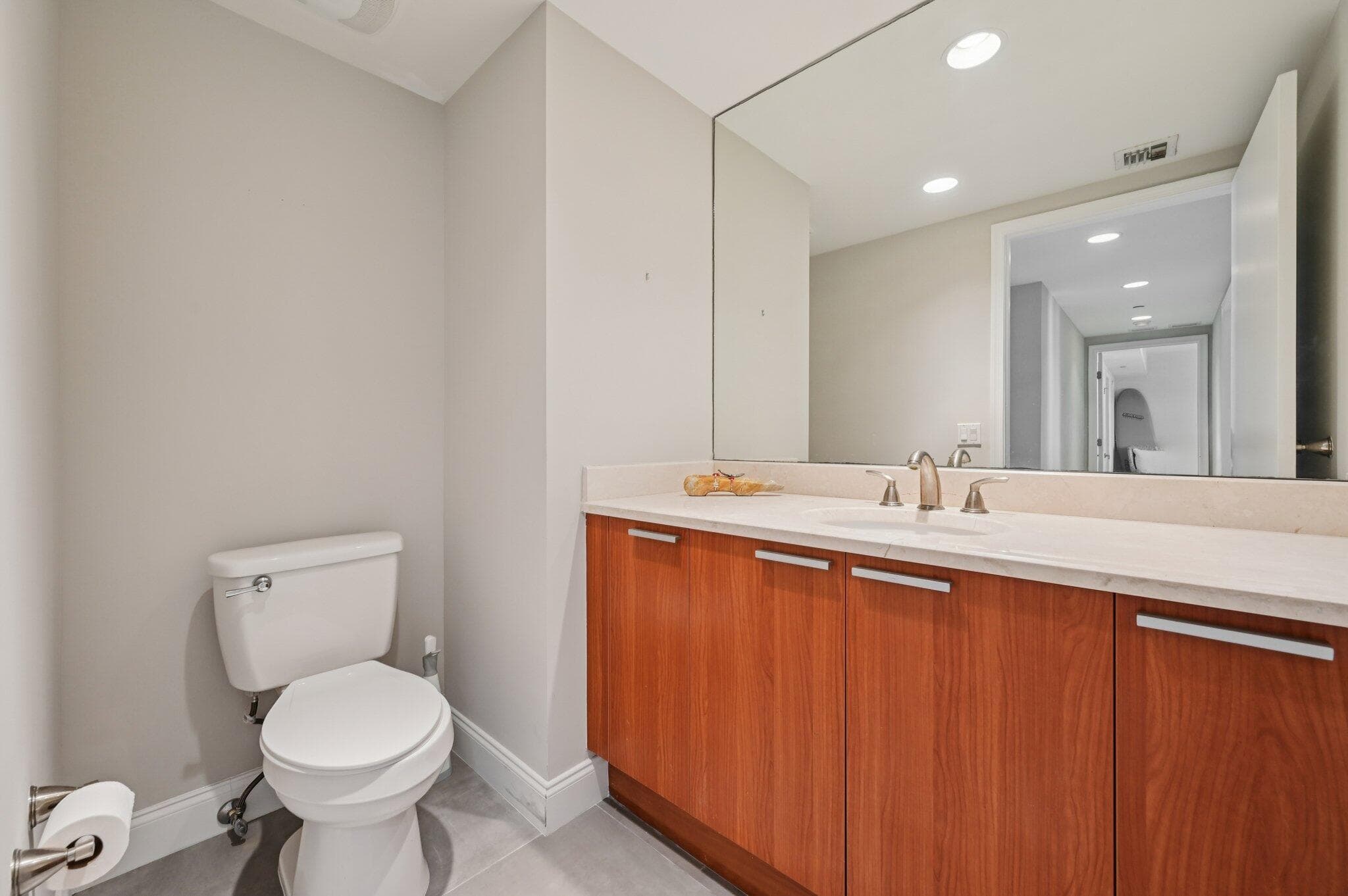 2640 Lake Shore Drive 1810, Riviera Beach, FL 33404 — photo 23 of 57