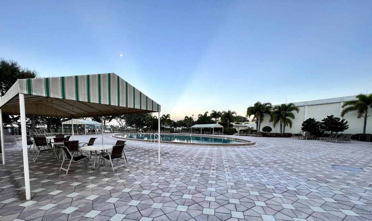 158 Easthampton G, West Palm Beach, FL 33417 — photo 18 of 19