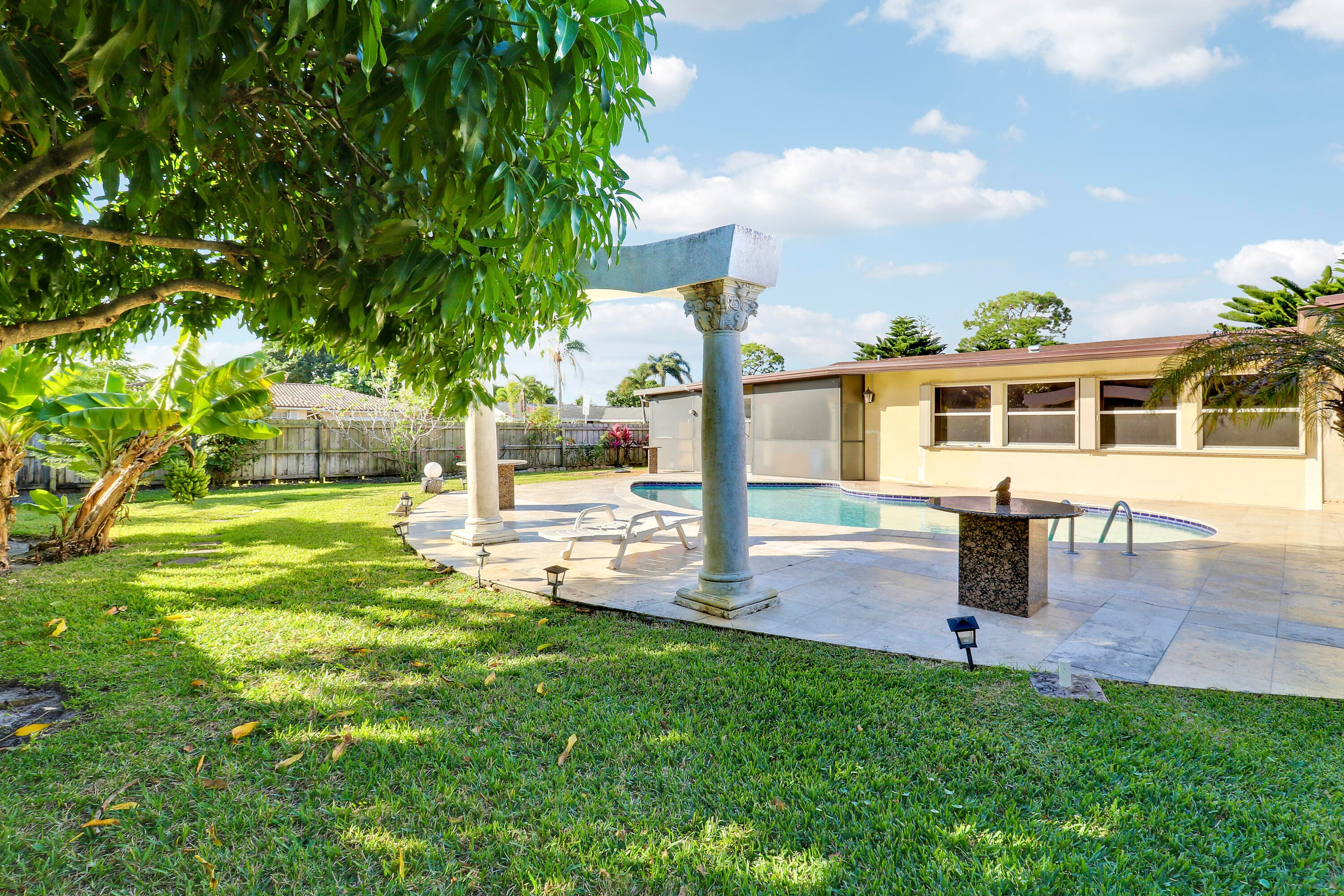10868 Larch Court, Palm Beach Gardens, FL 33418 — photo 3 of 39