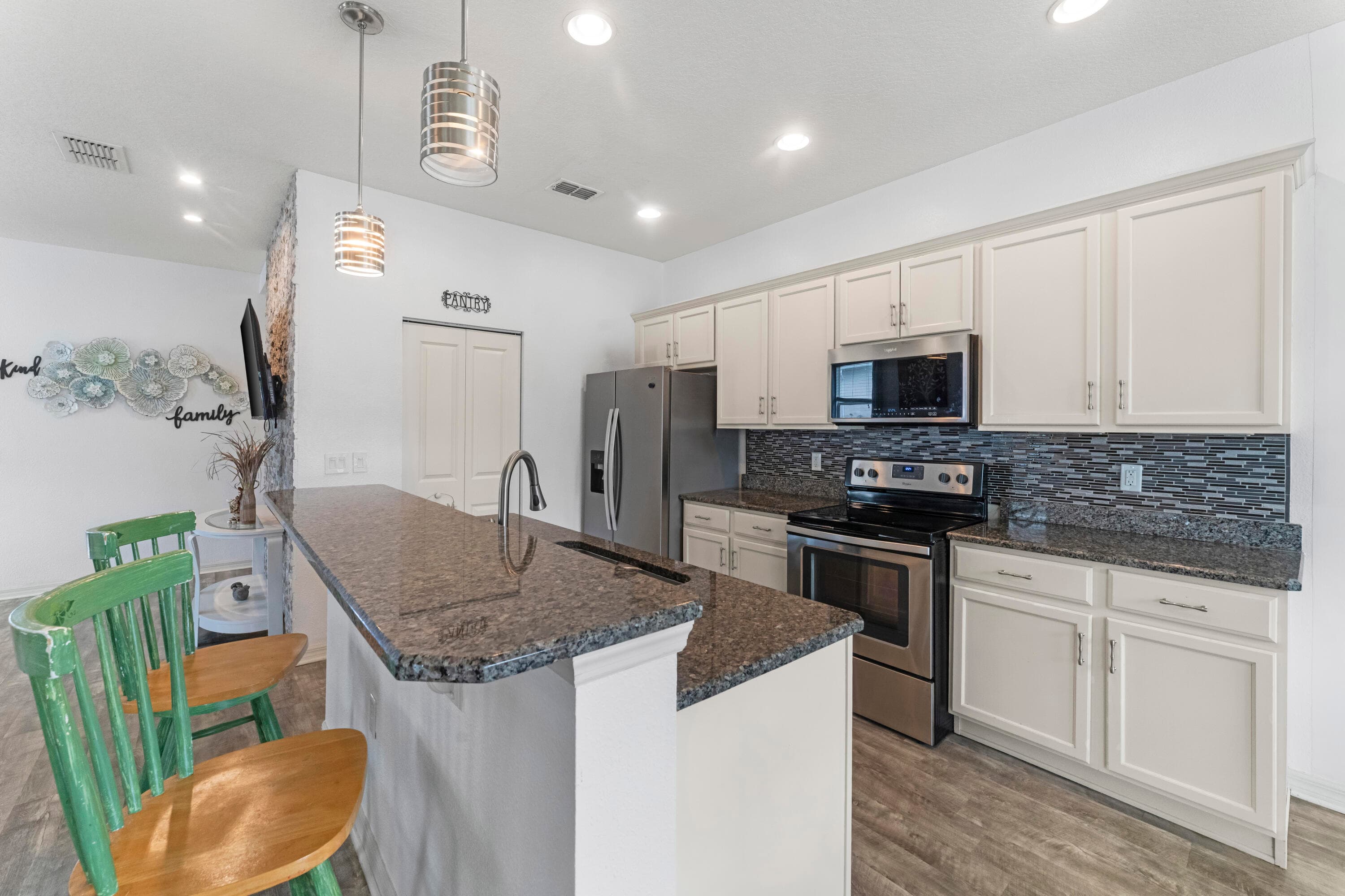 110 65th Avenue E, Bradenton, FL 34203 — photo 12 of 42
