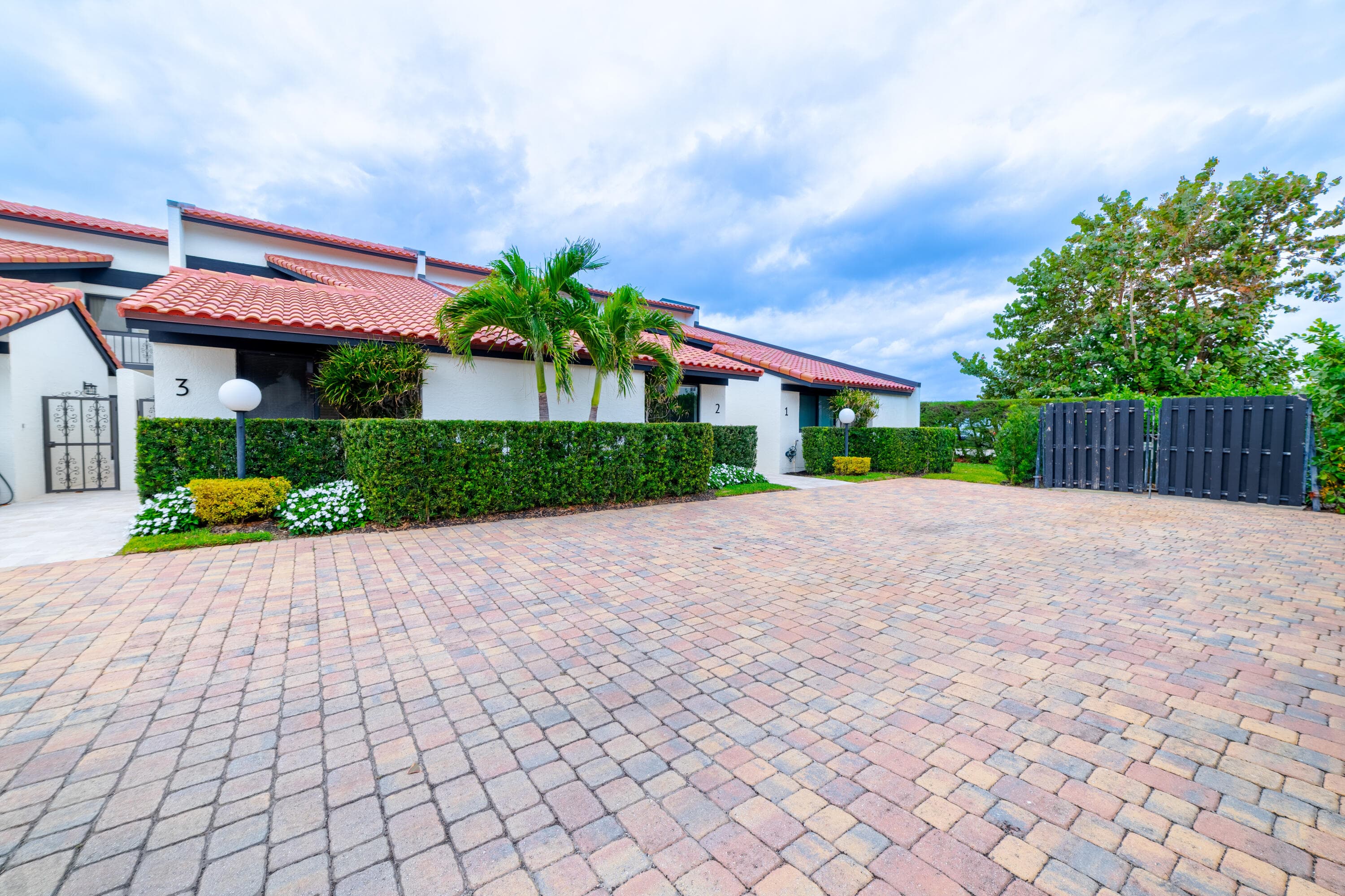 3474 S Ocean Boulevard 2, Palm Beach, FL 33480 — photo 5 of 37