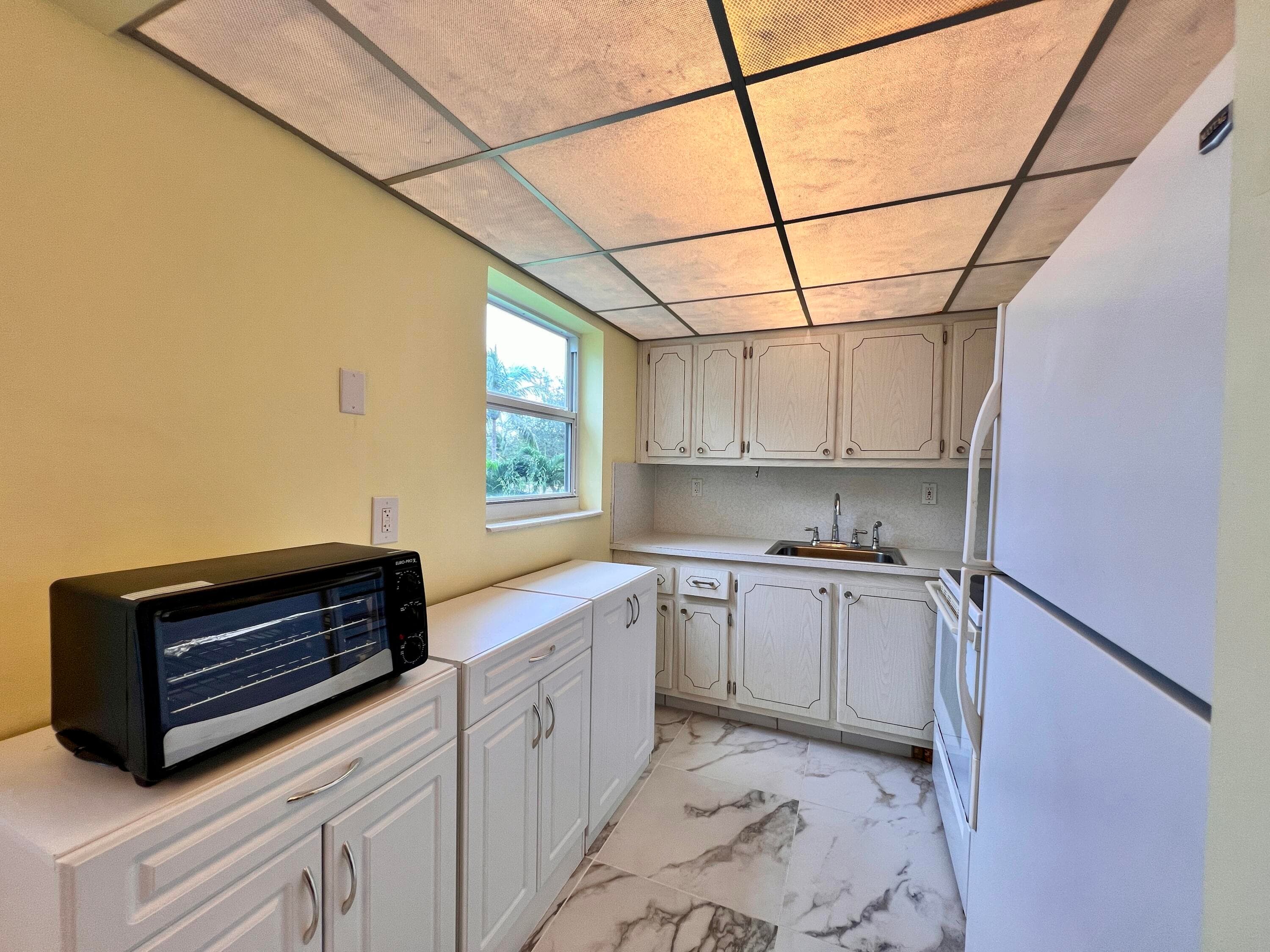 14 Bedford A, West Palm Beach, FL 33417 — photo 4 of 17