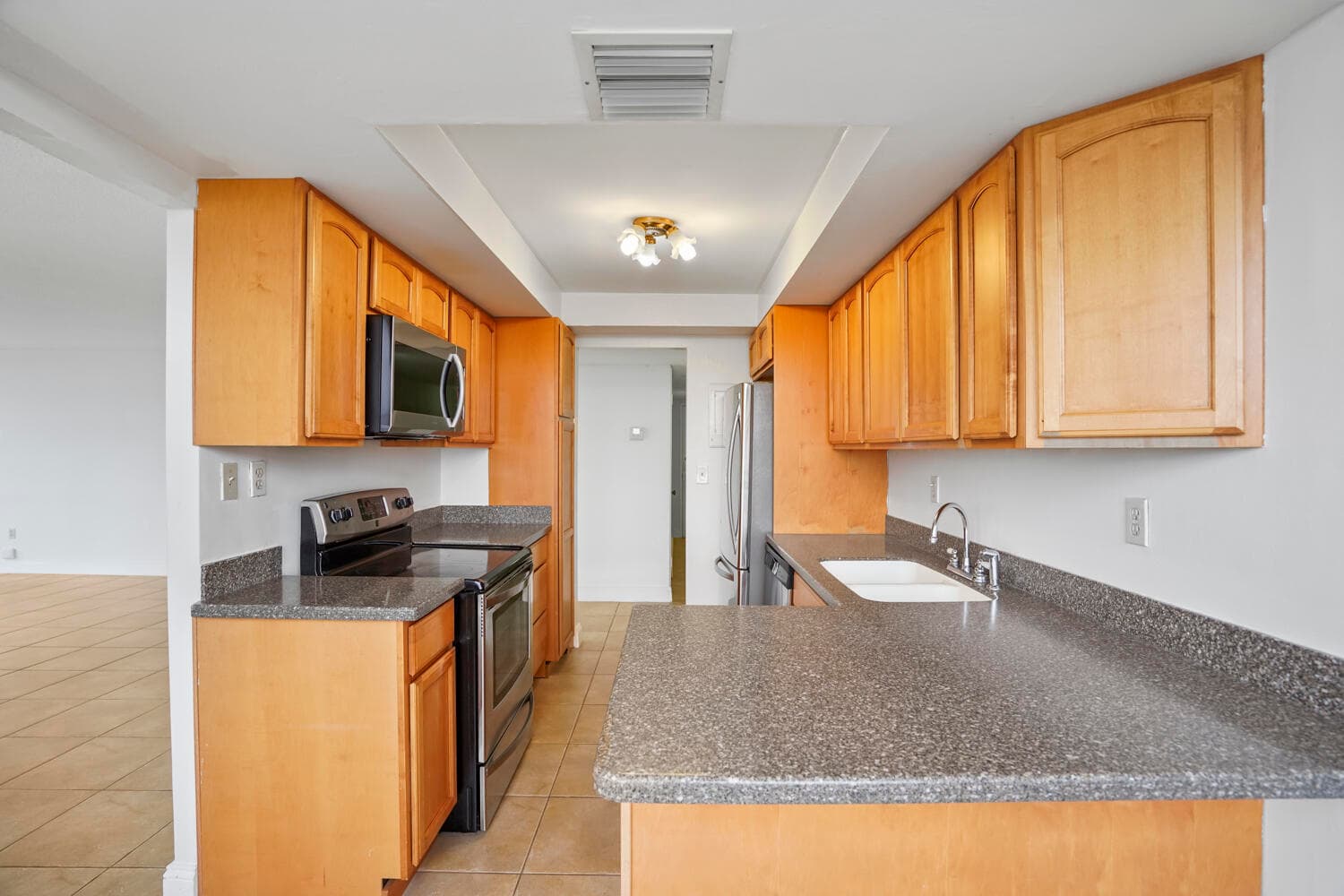 18051 Biscayne Boulevard 1504, Aventura, FL 33160 — photo 57 of 92